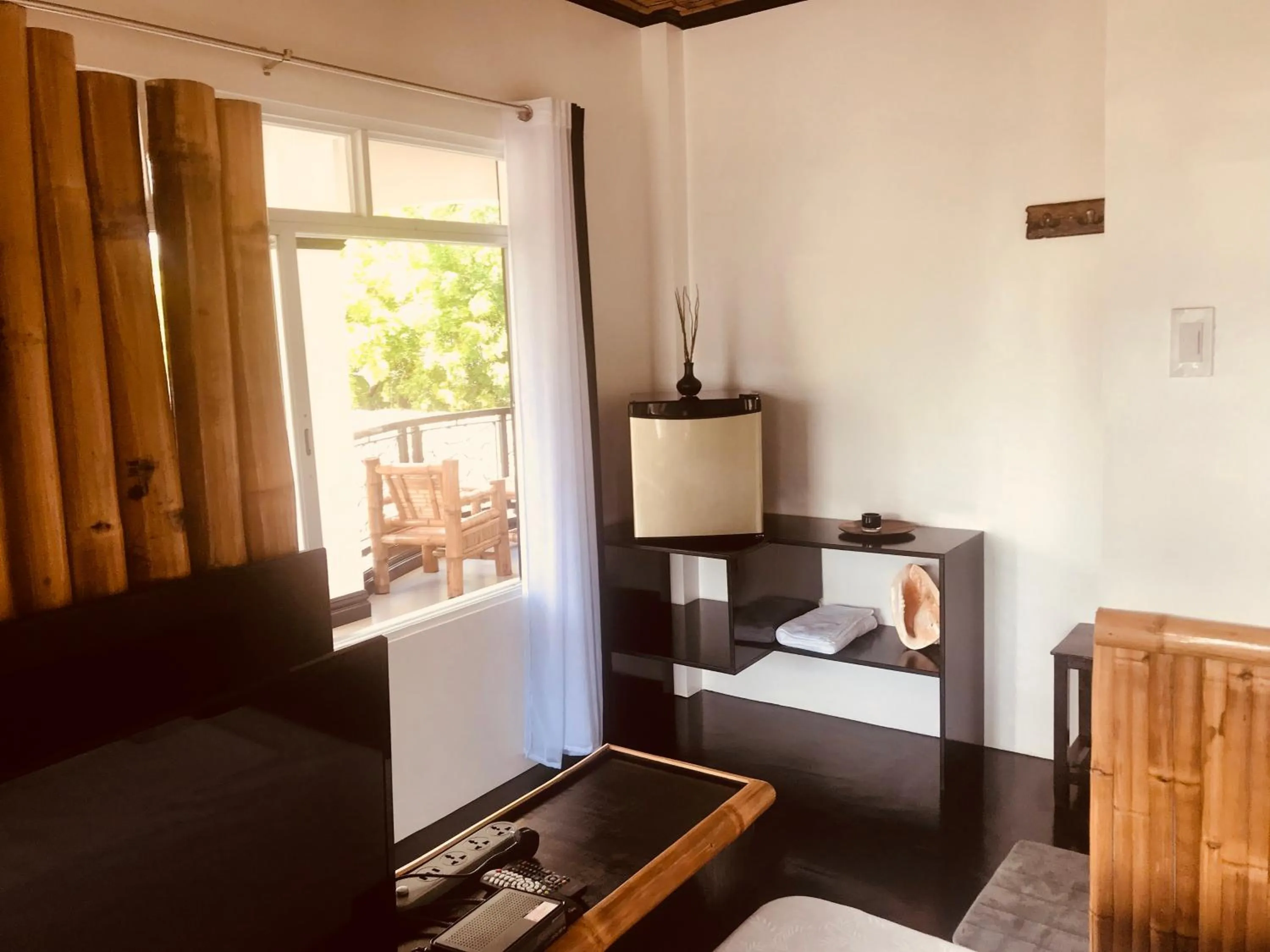 Balcony/Terrace, Bed in Everyday Sunday Formerly Carl's Island Inn