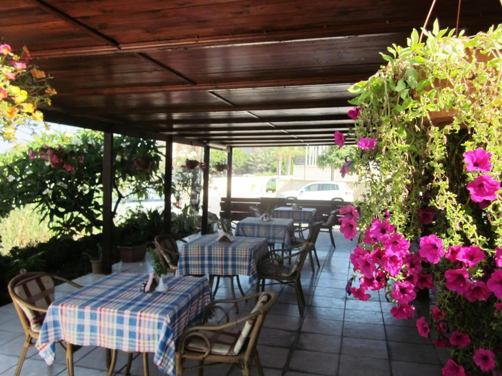 Restaurant/places to eat in Georgia Apartments