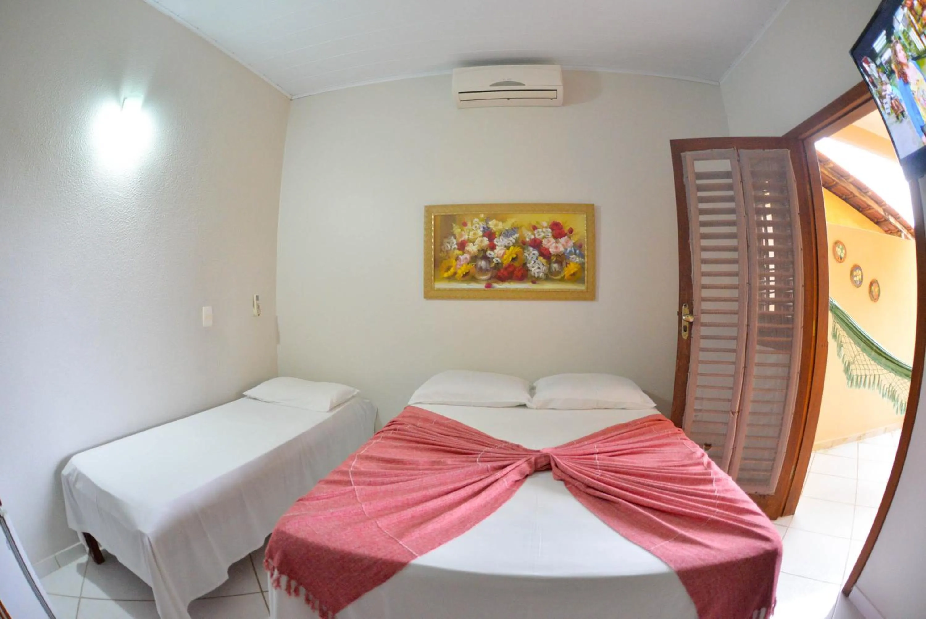 Photo of the whole room, Bed in Pousada A Flor da Terra