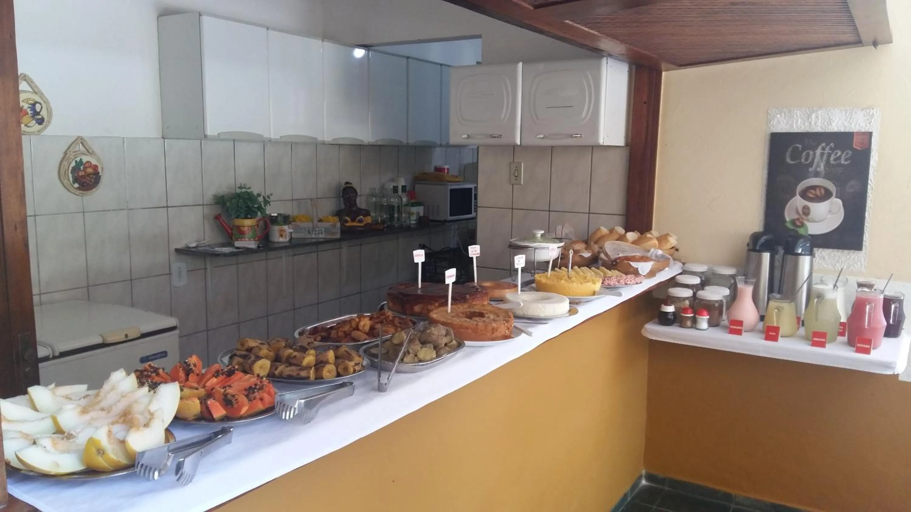 Buffet breakfast in Pousada A Flor da Terra