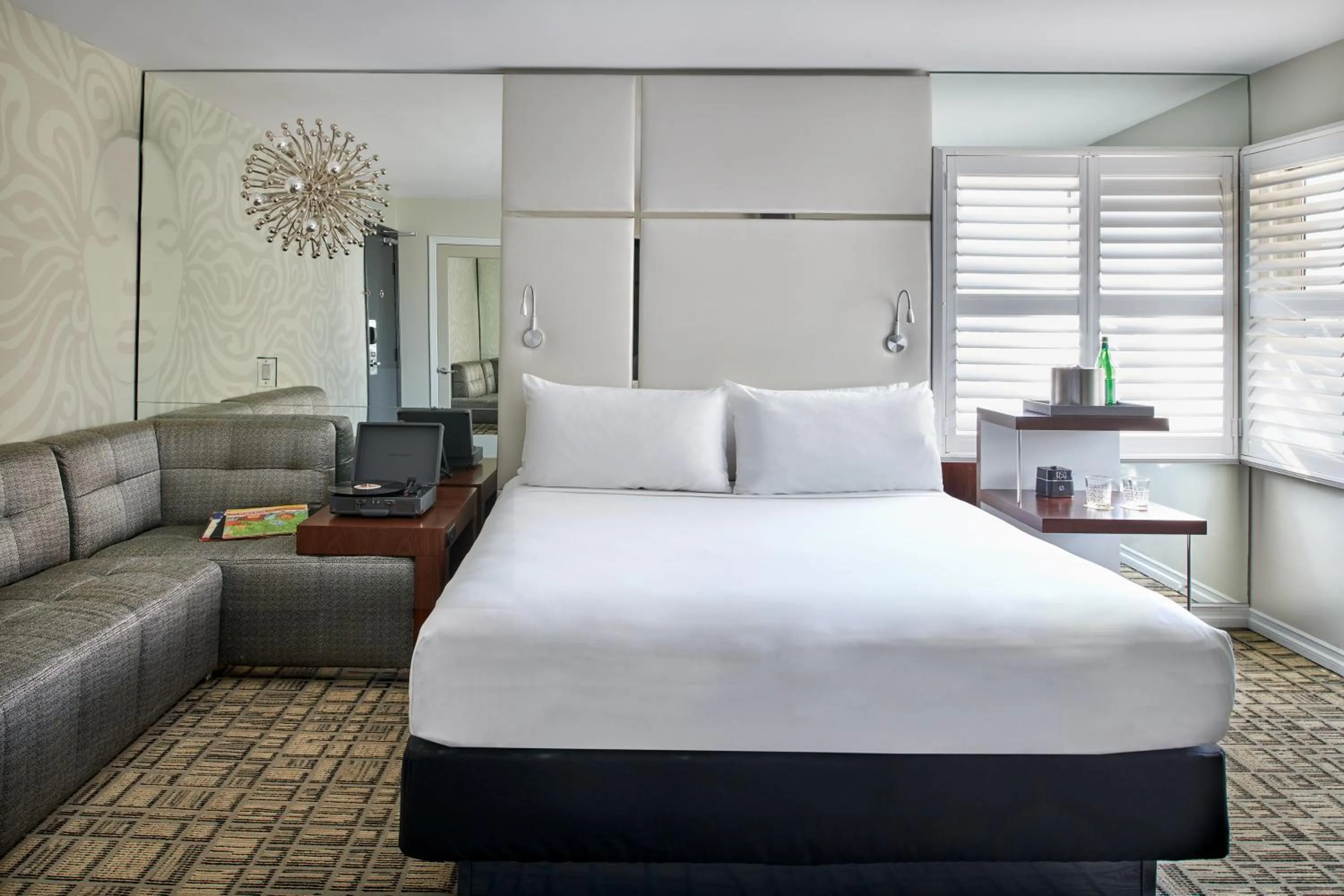 Photo of the whole room, Bed in Hotel Ziggy On Sunset