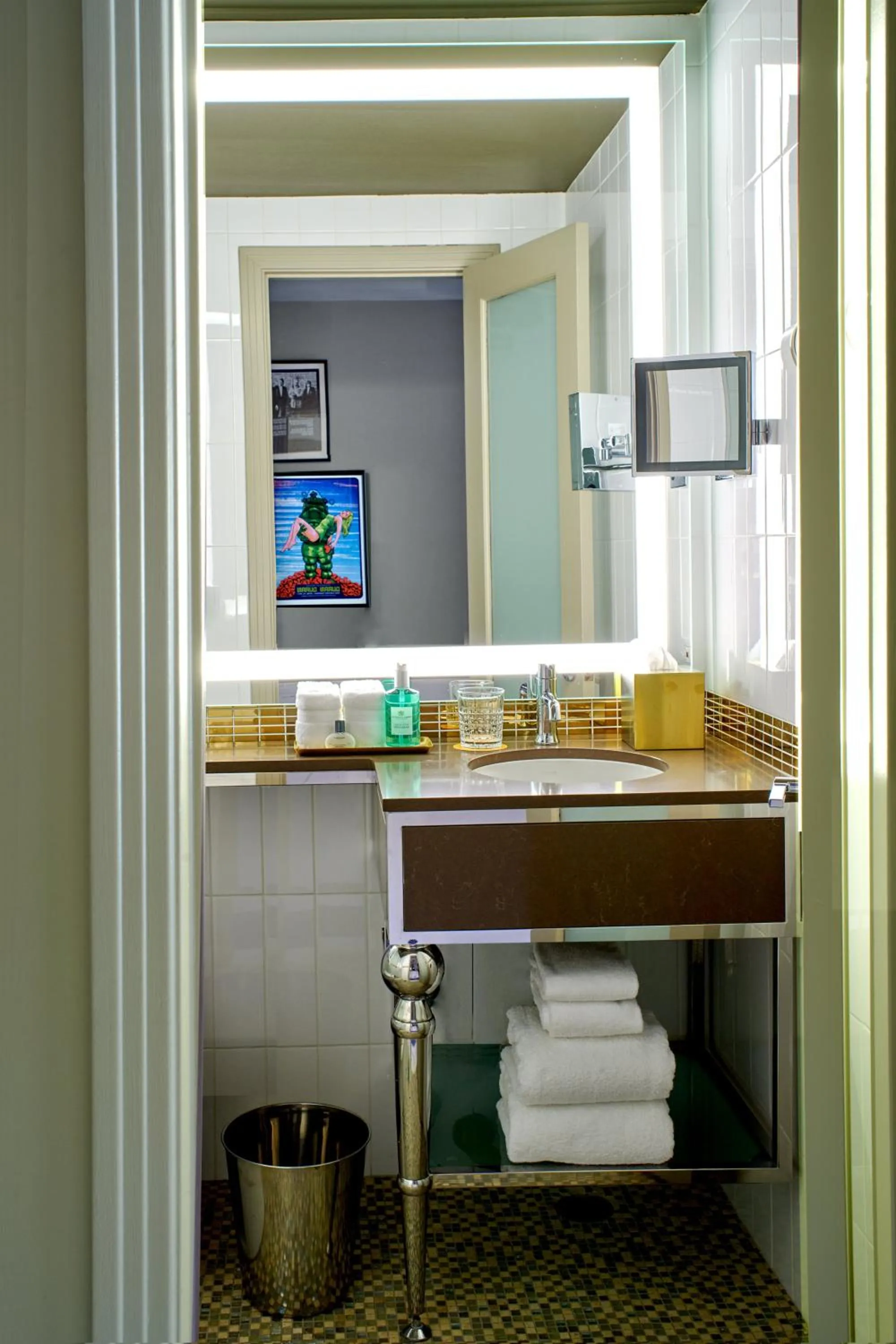 Photo of the whole room in Hotel Ziggy On Sunset