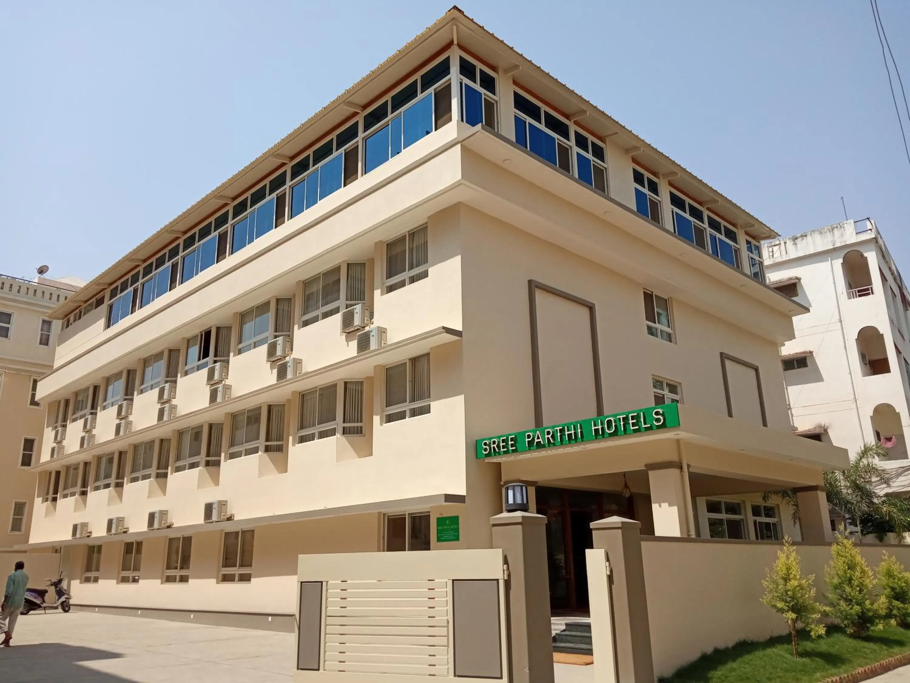 Sreeparthi Hotel