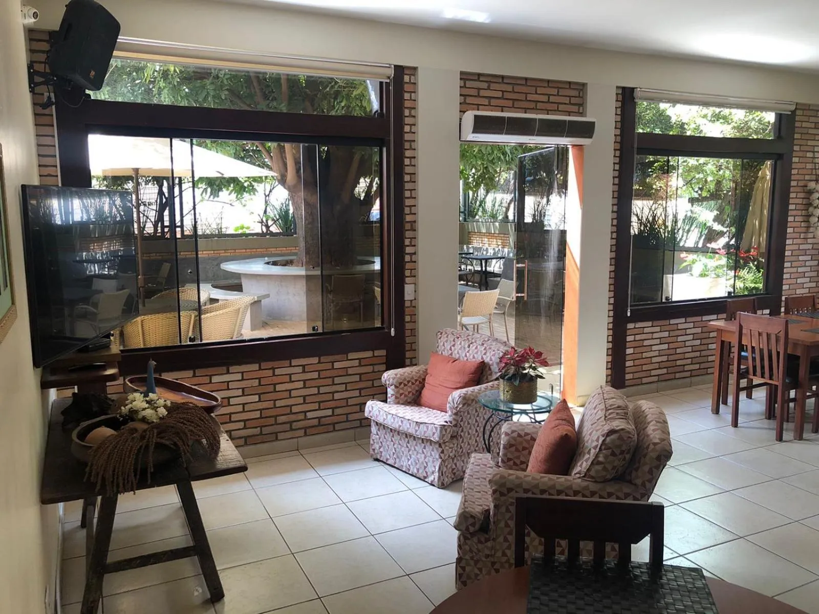 Lounge or bar in Hotel das Palmeiras