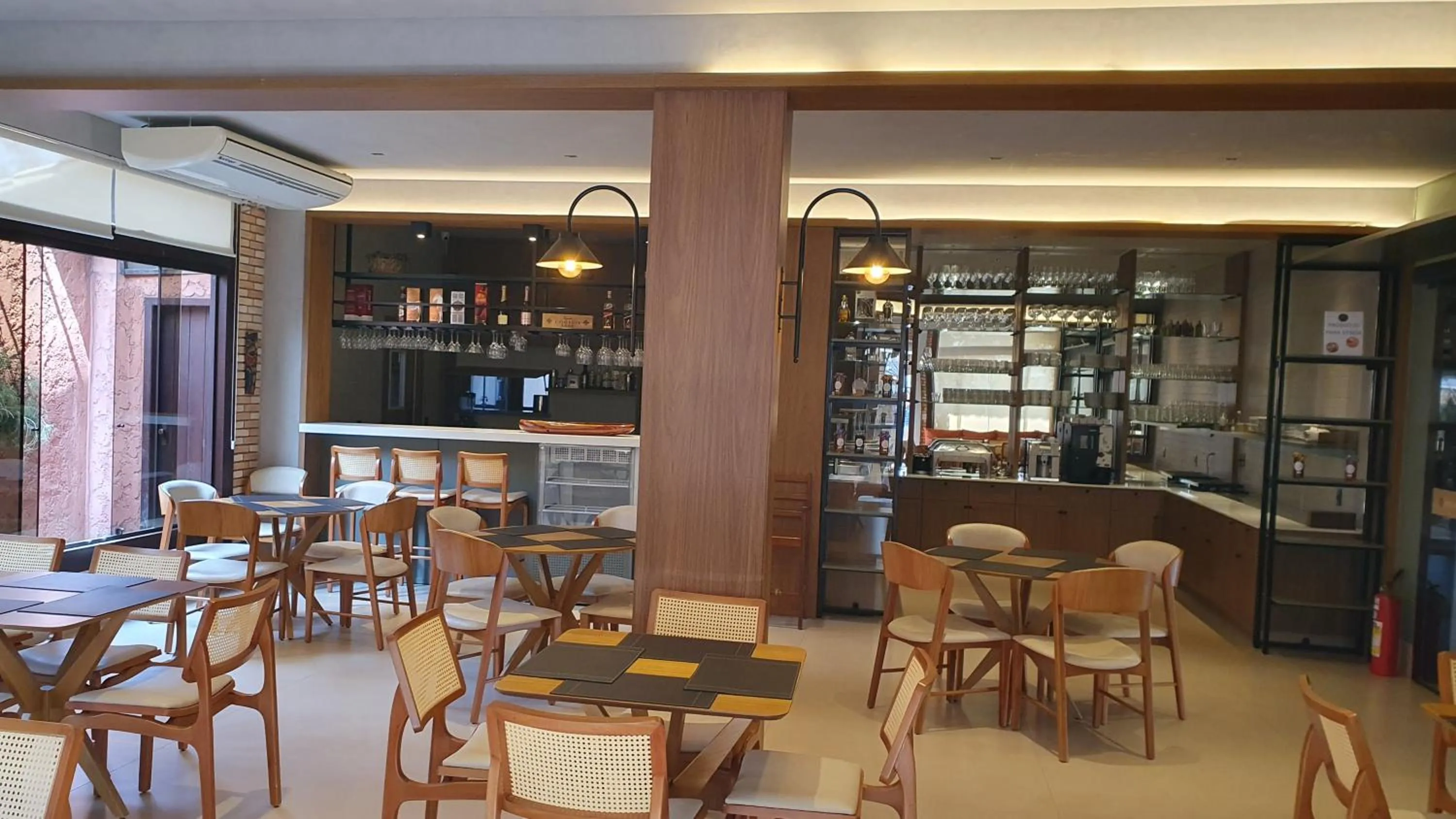 Restaurant/places to eat in Hotel das Palmeiras