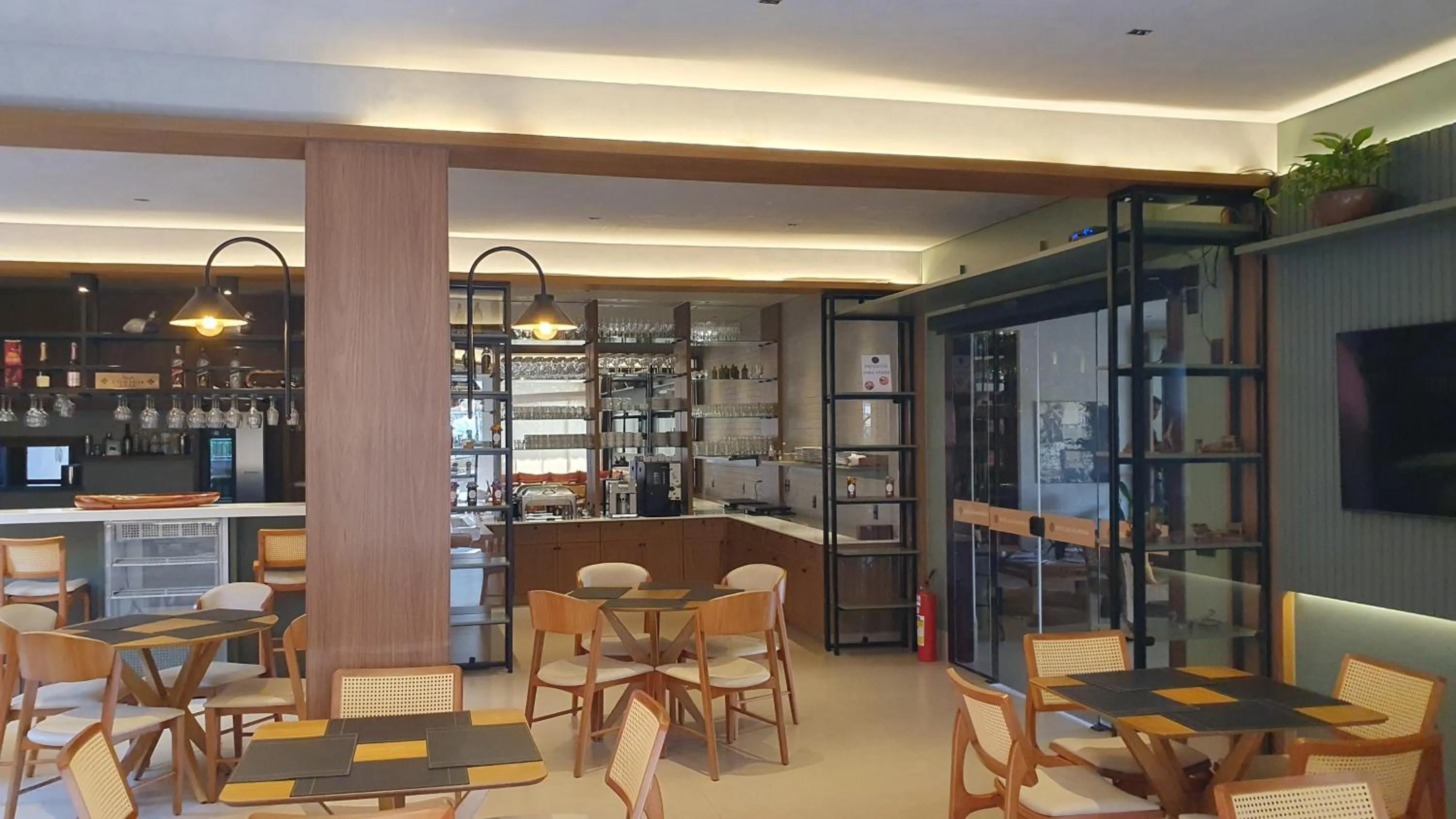 Restaurant/places to eat in Hotel das Palmeiras