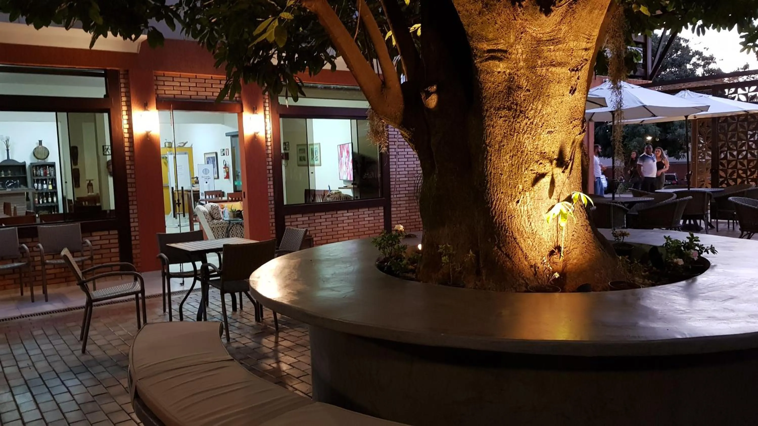 Restaurant/places to eat in Hotel das Palmeiras