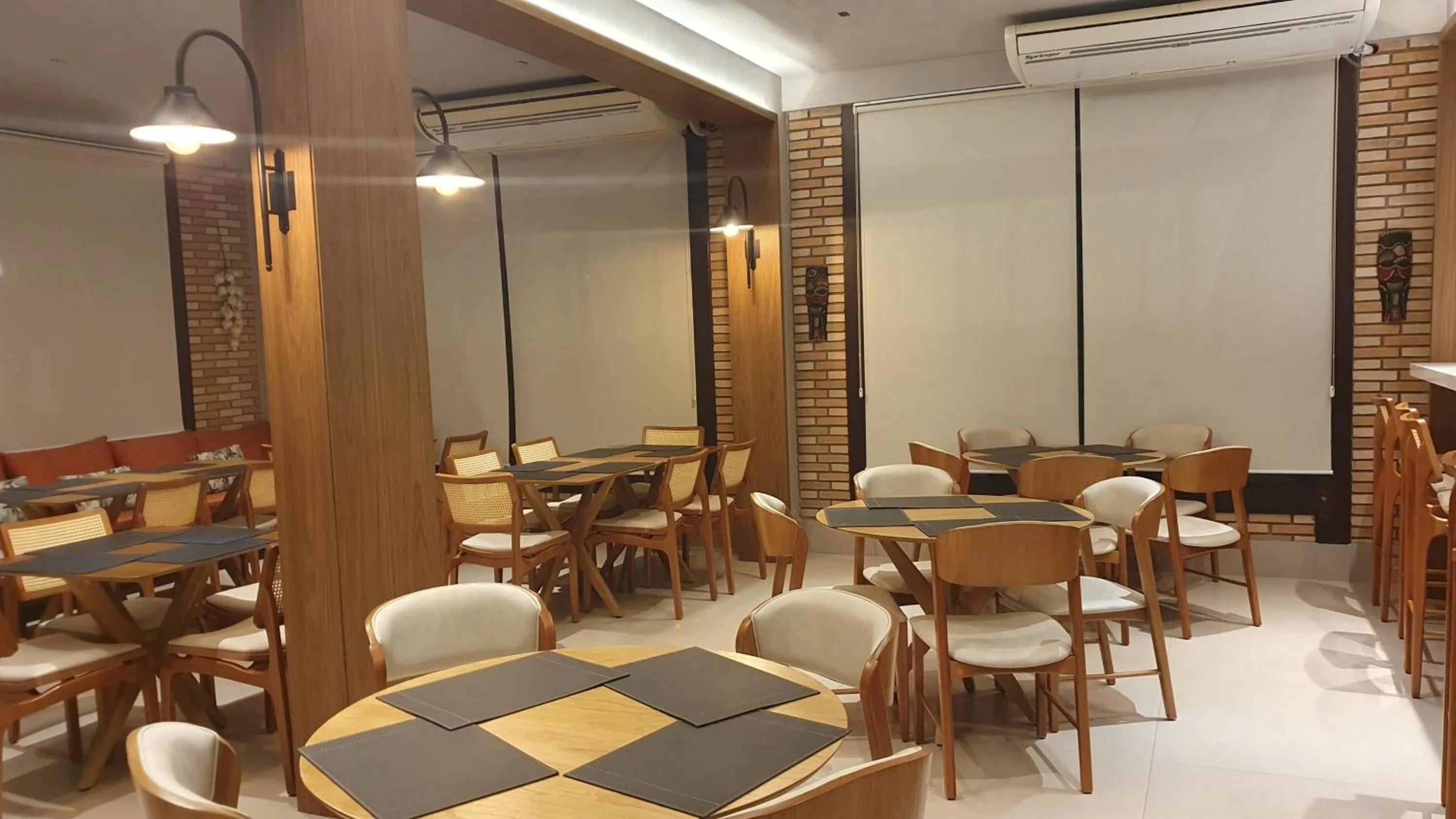 Restaurant/places to eat in Hotel das Palmeiras