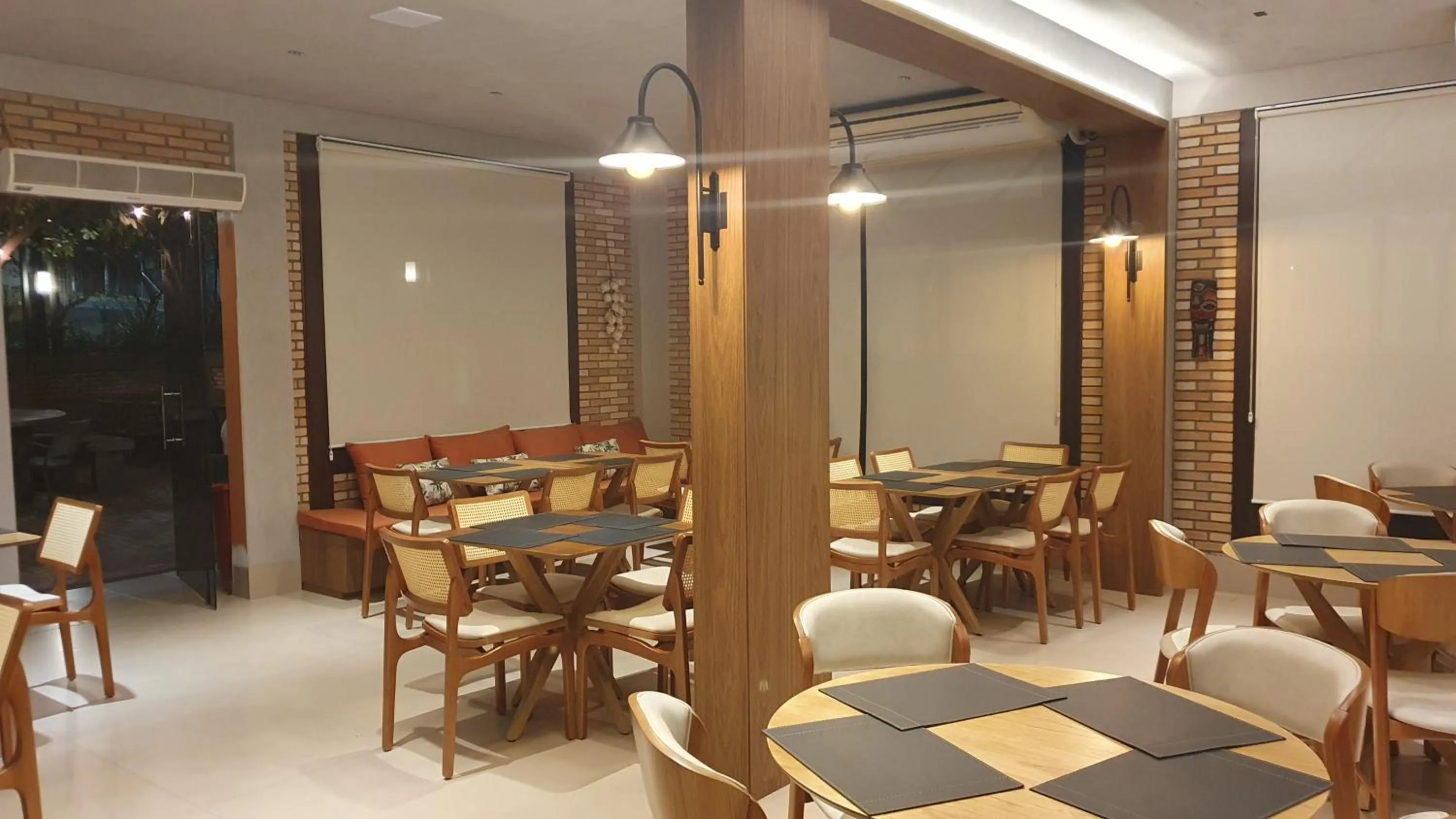 Restaurant/places to eat in Hotel das Palmeiras