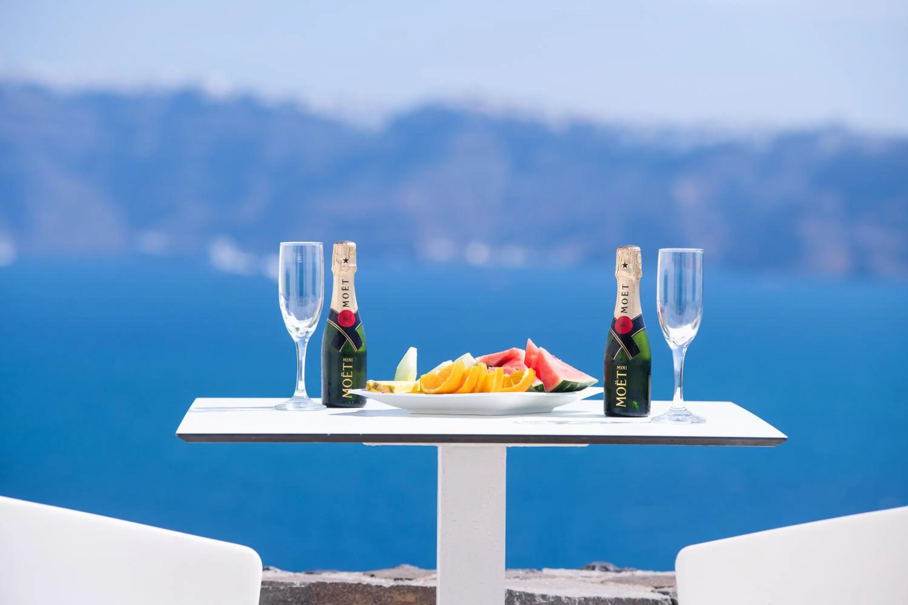 Food and drinks in Avant Garde Suites