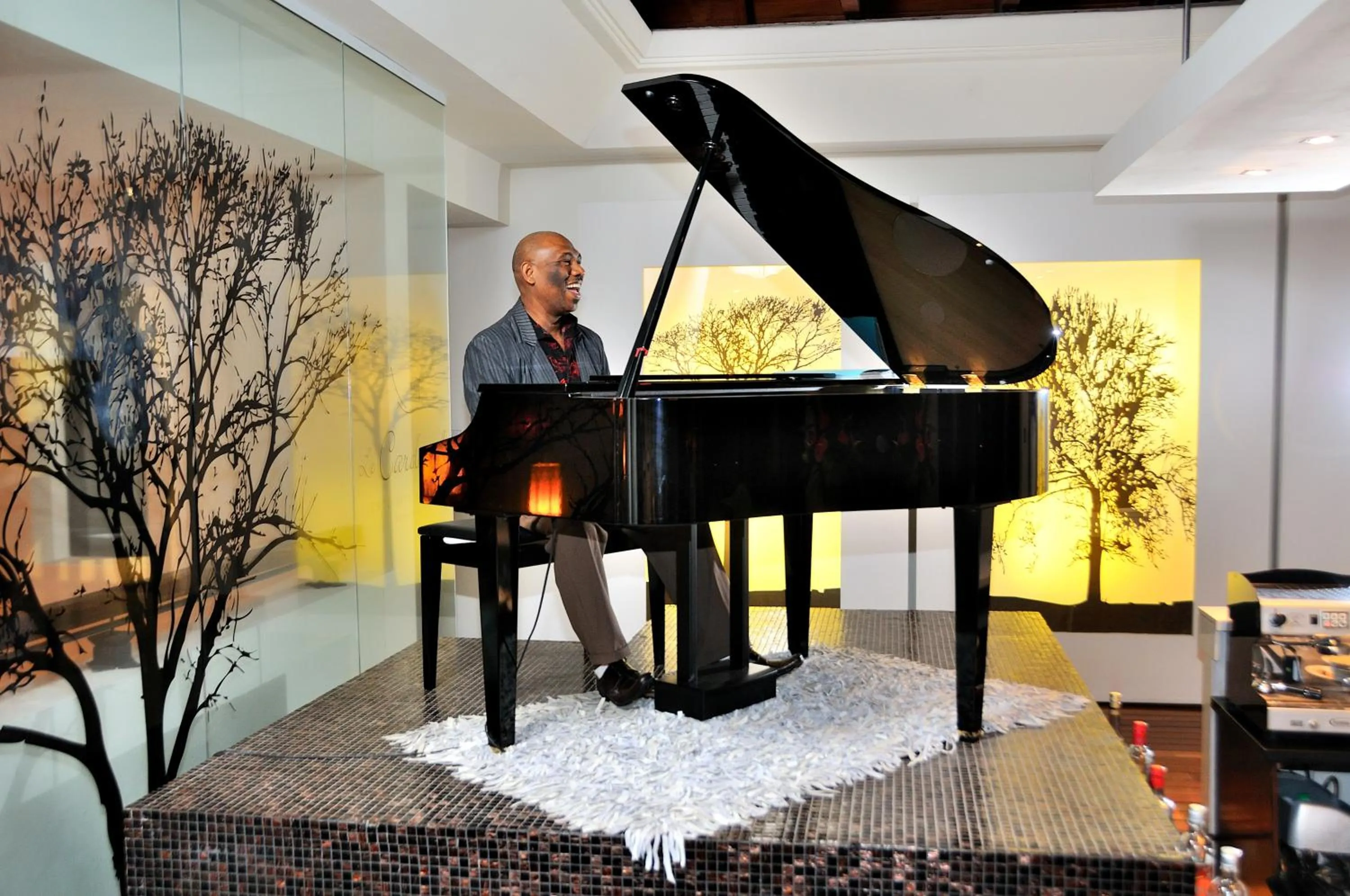 Evening entertainment in Le Cardinal Exclusive Resort