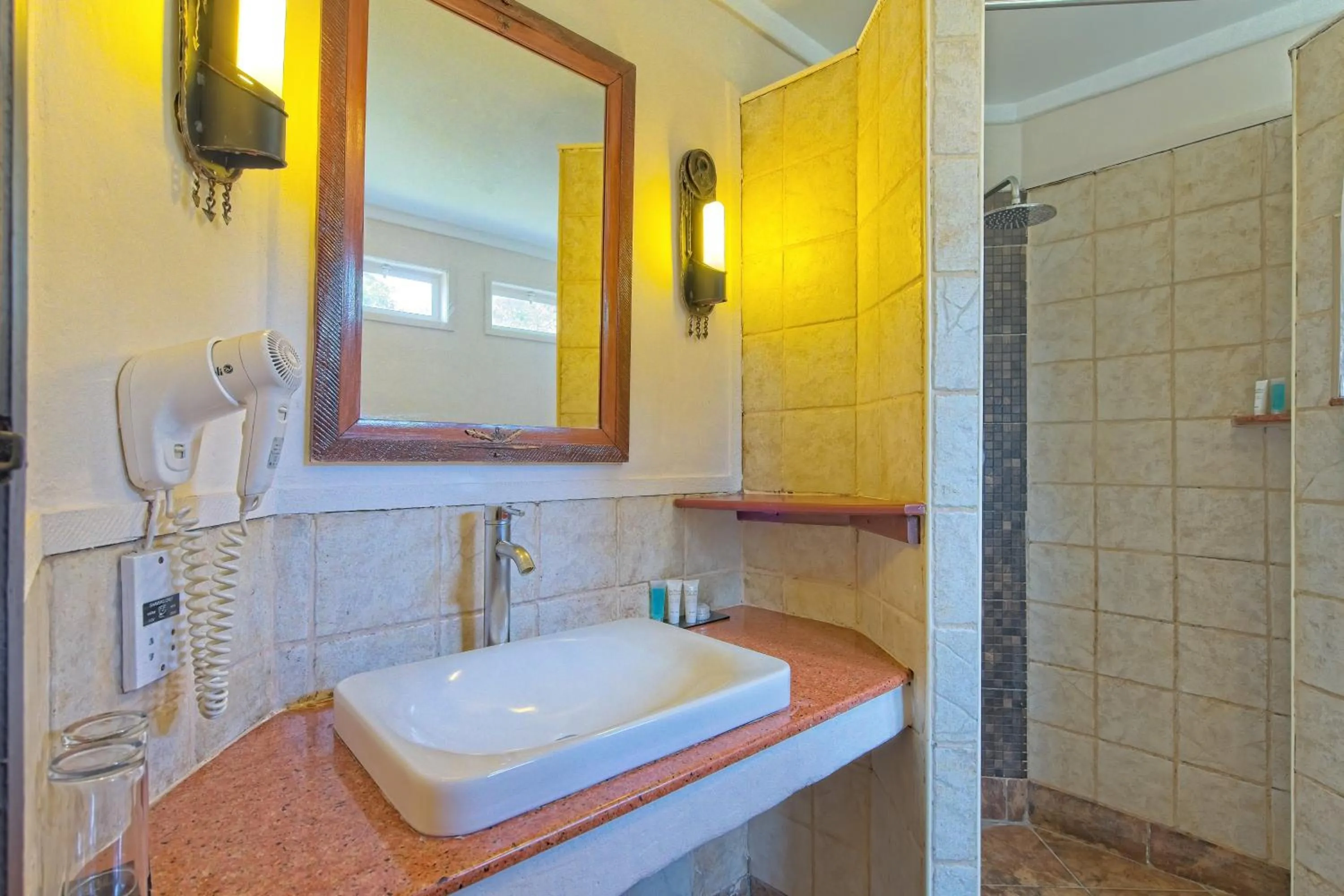 Bath in Muthu Keekorok Lodge, Maasai Mara, Narok