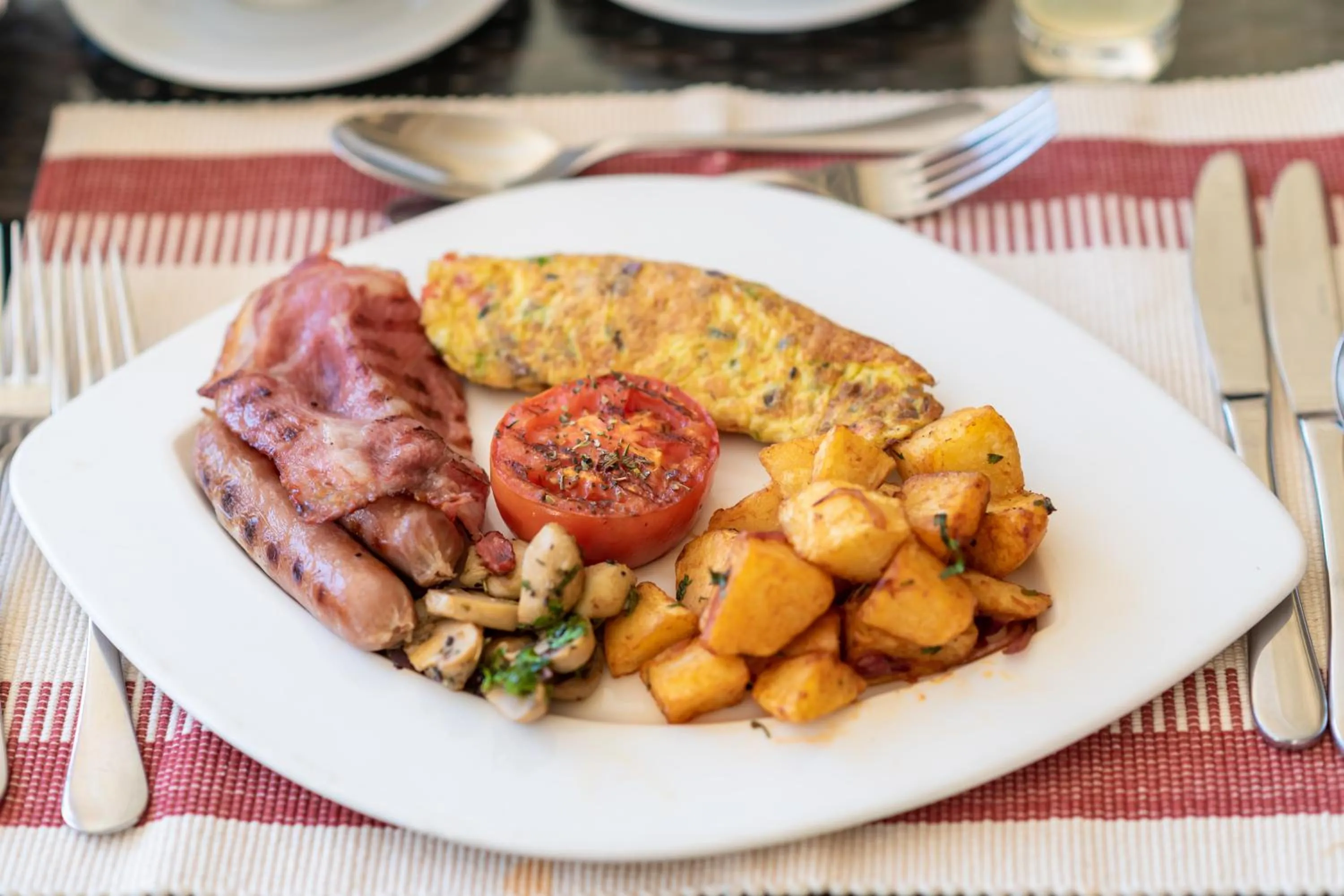 Restaurant/places to eat in Muthu Sovereign Suites & Spa, Limuru Road, Nairobi