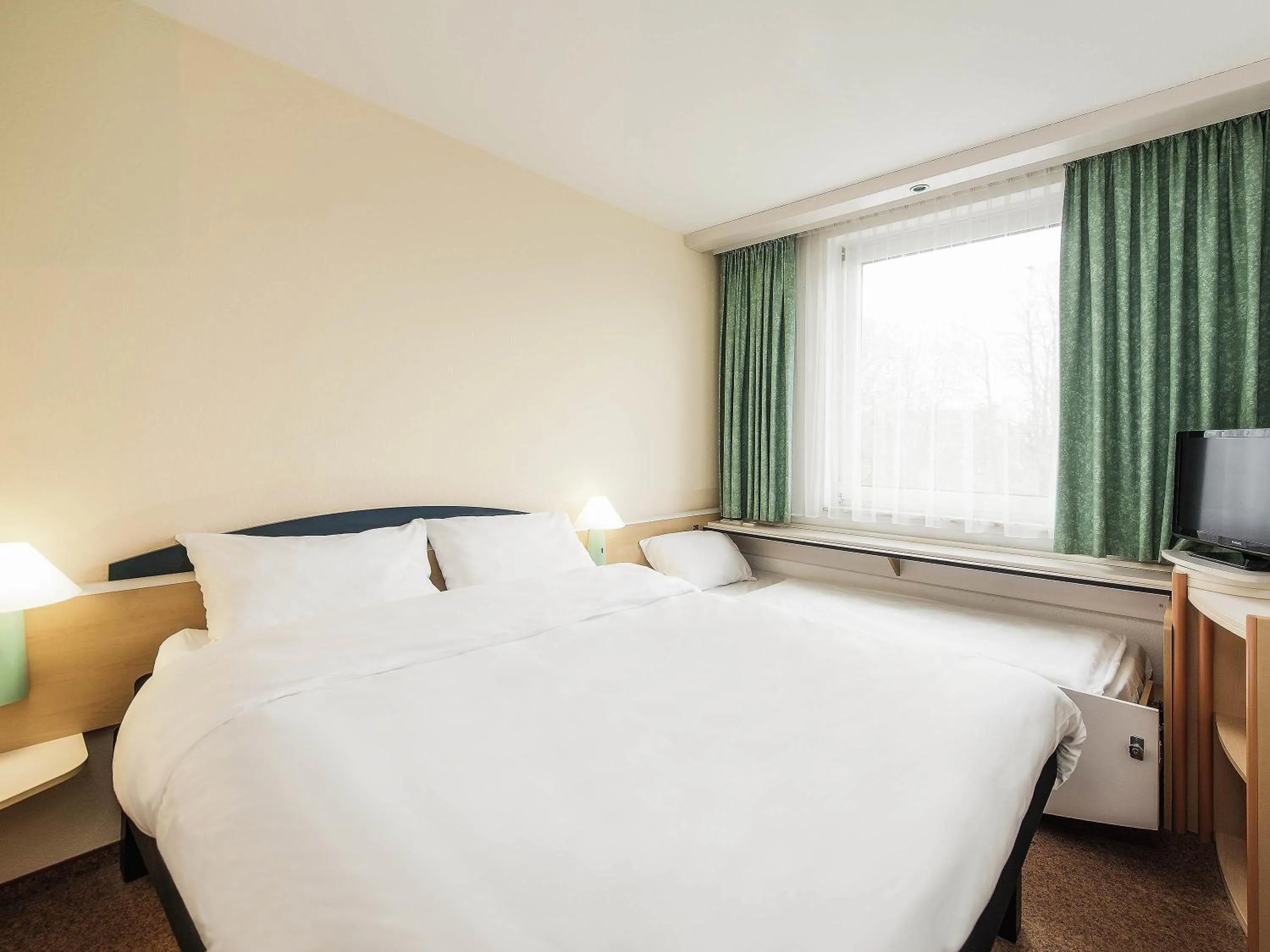 Bedroom, Bed in ibis Paderborn City