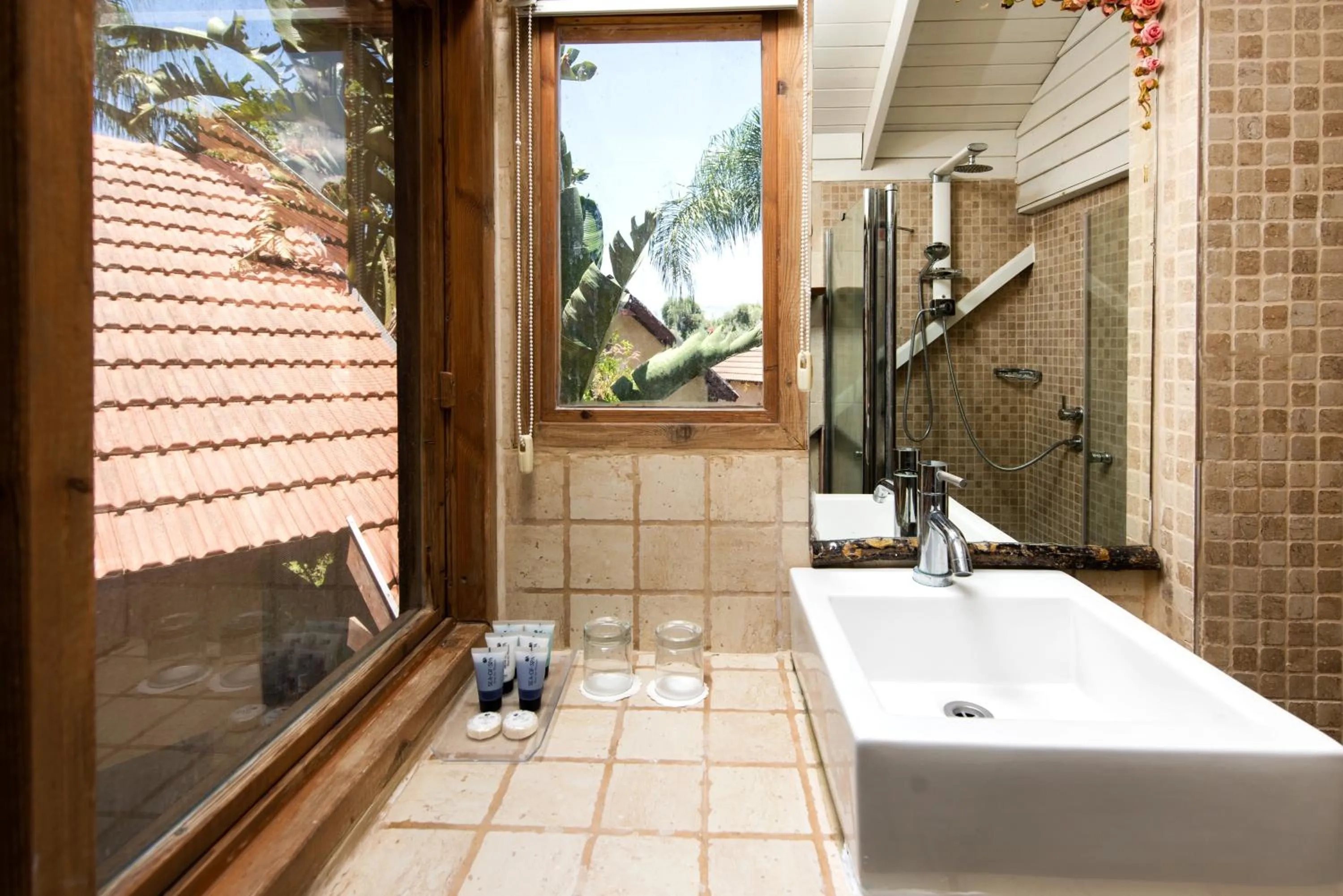 Shower in Vitrage Holiday Village and Spa