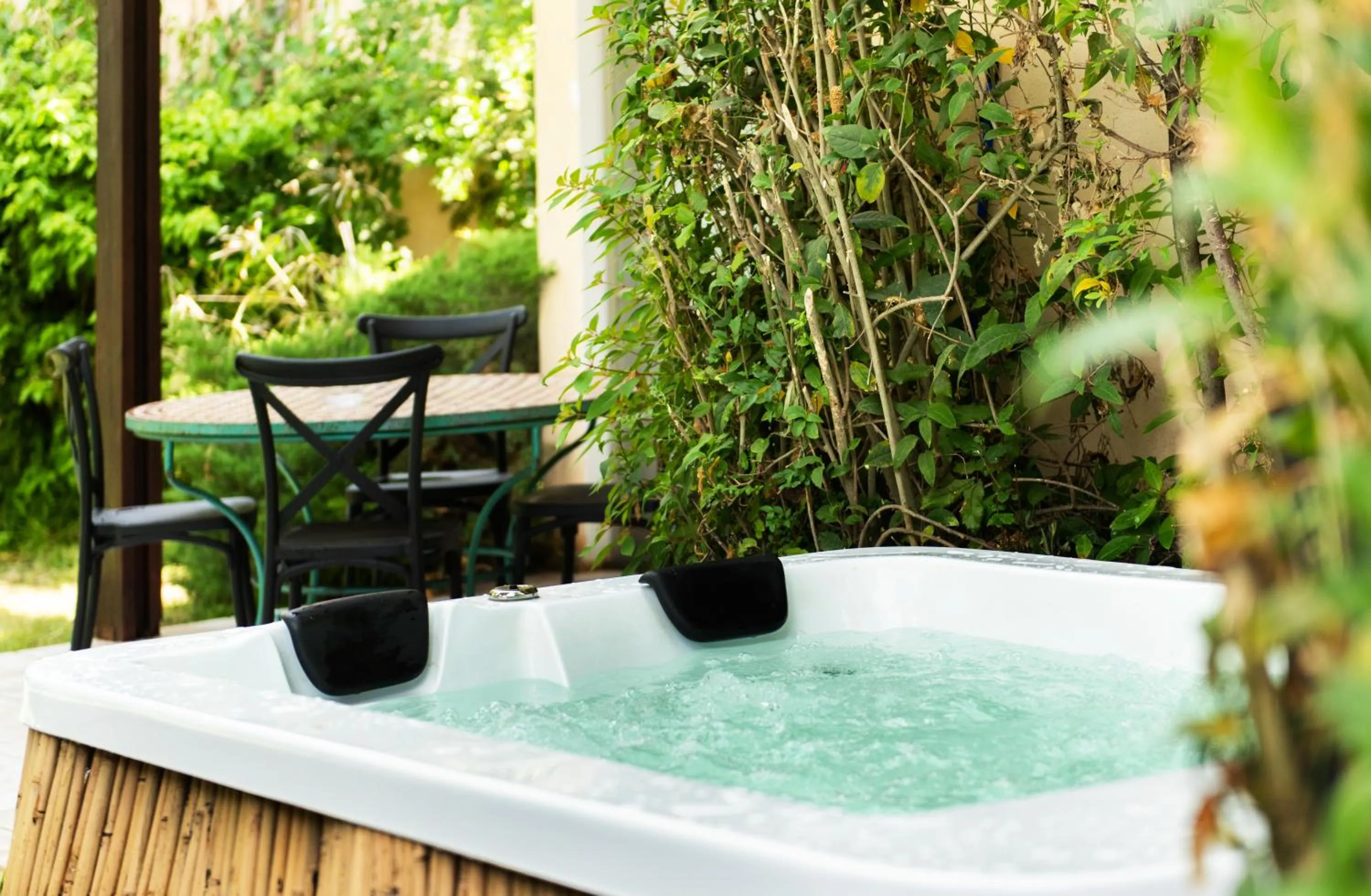 Hot Tub in Vitrage Holiday Village and Spa