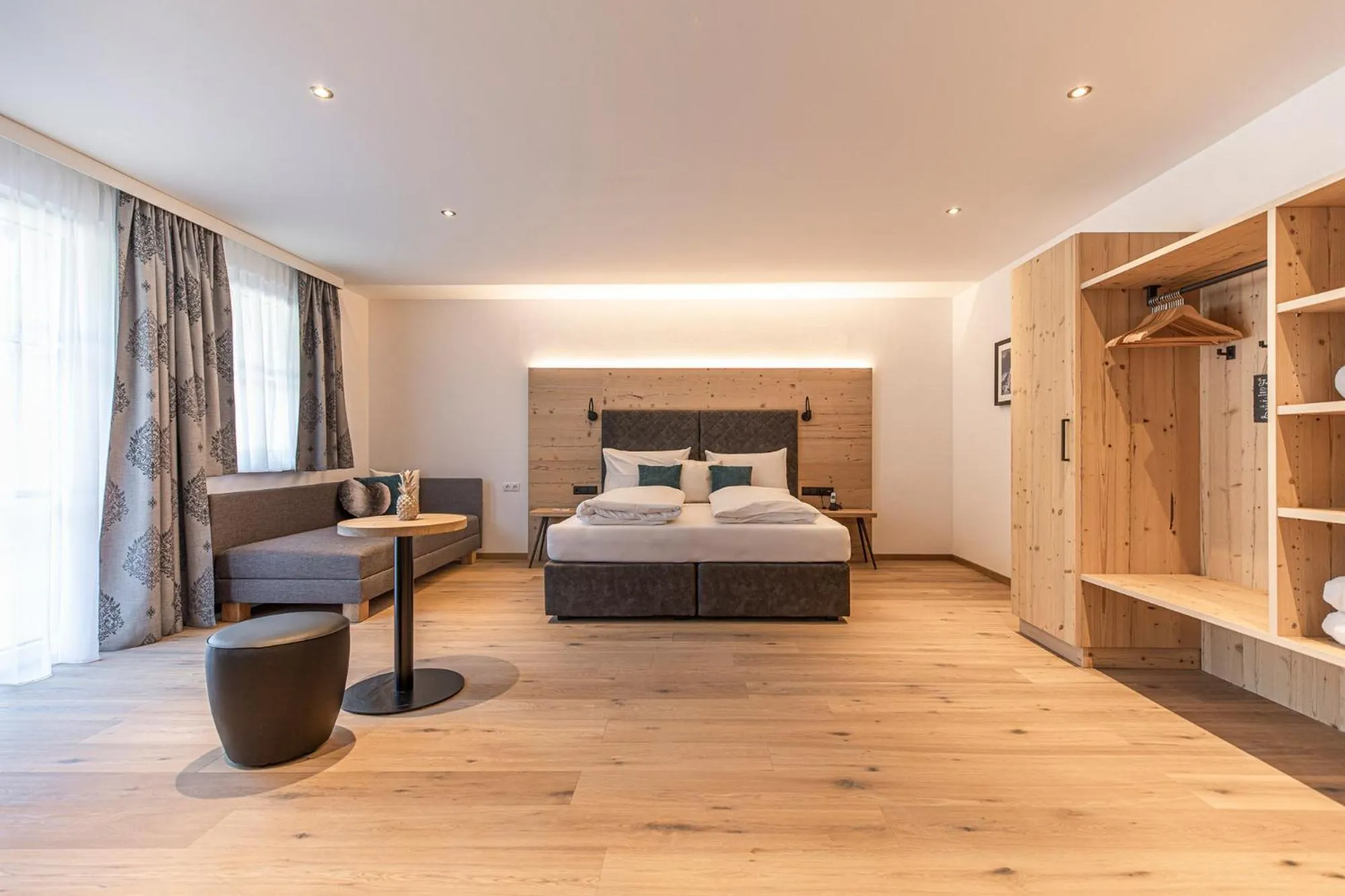 Photo of the whole room, Bed in Resl Resort