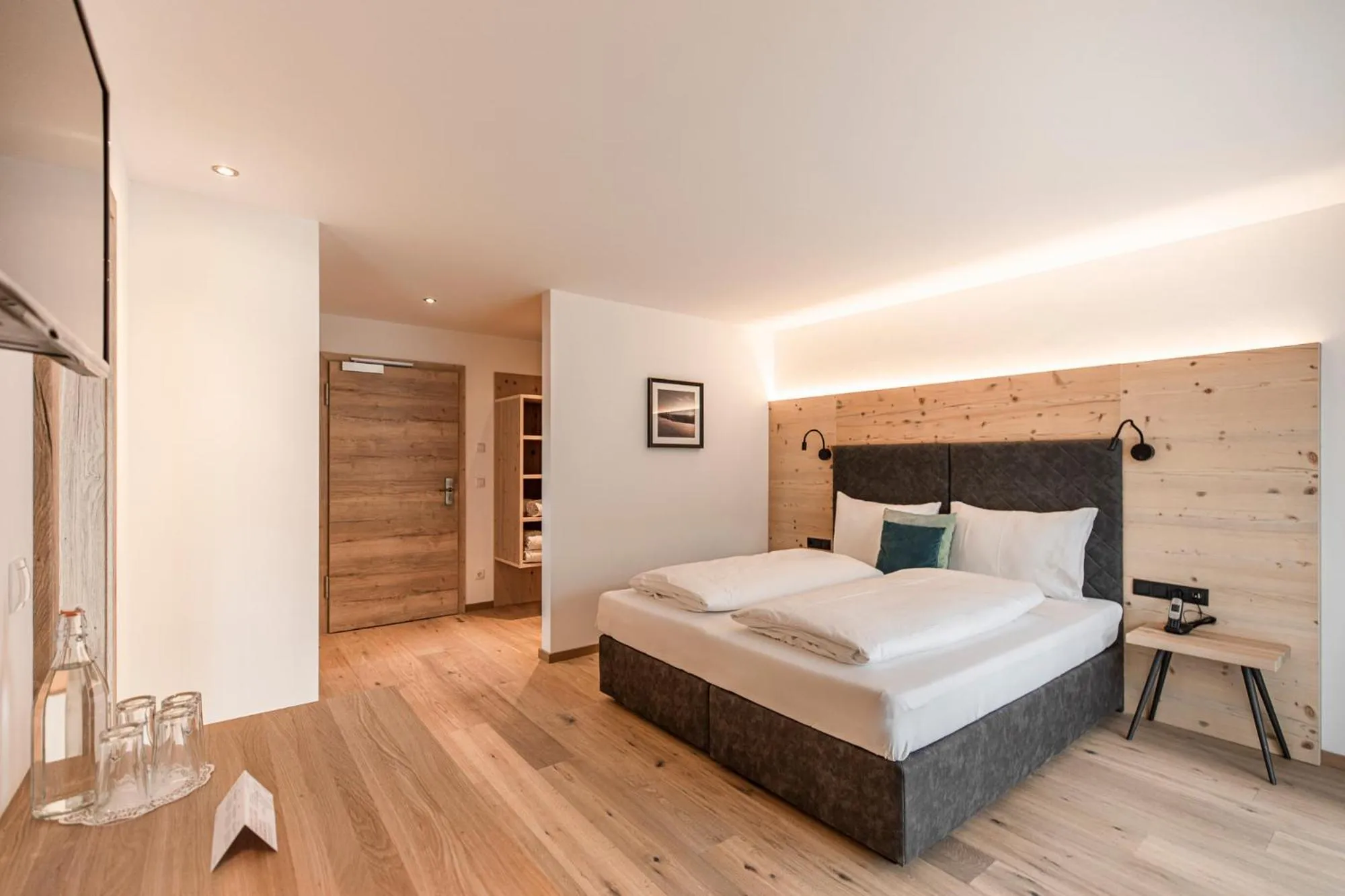 Photo of the whole room, Bed in Resl Resort