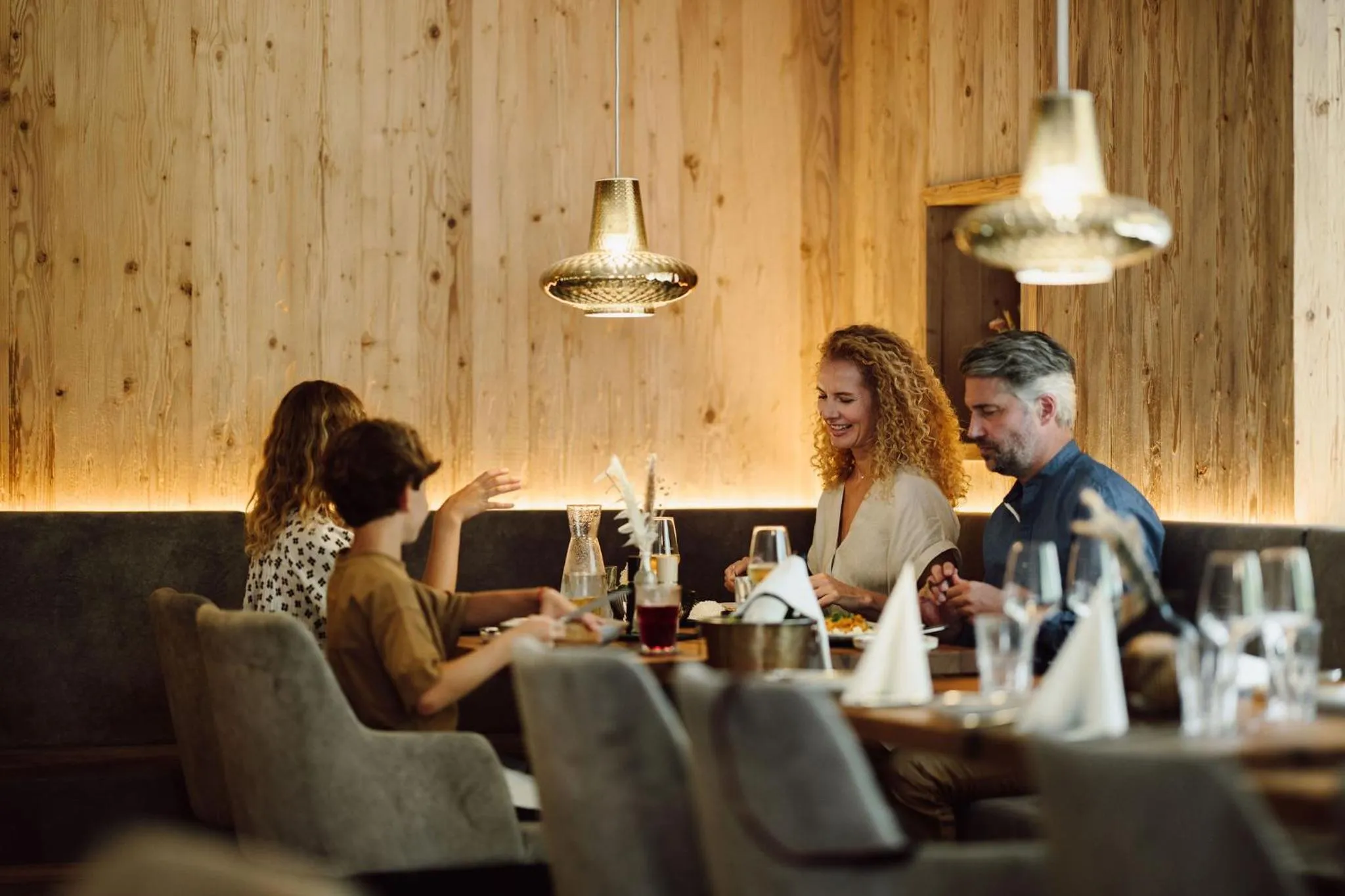 Restaurant/places to eat in Resl Resort