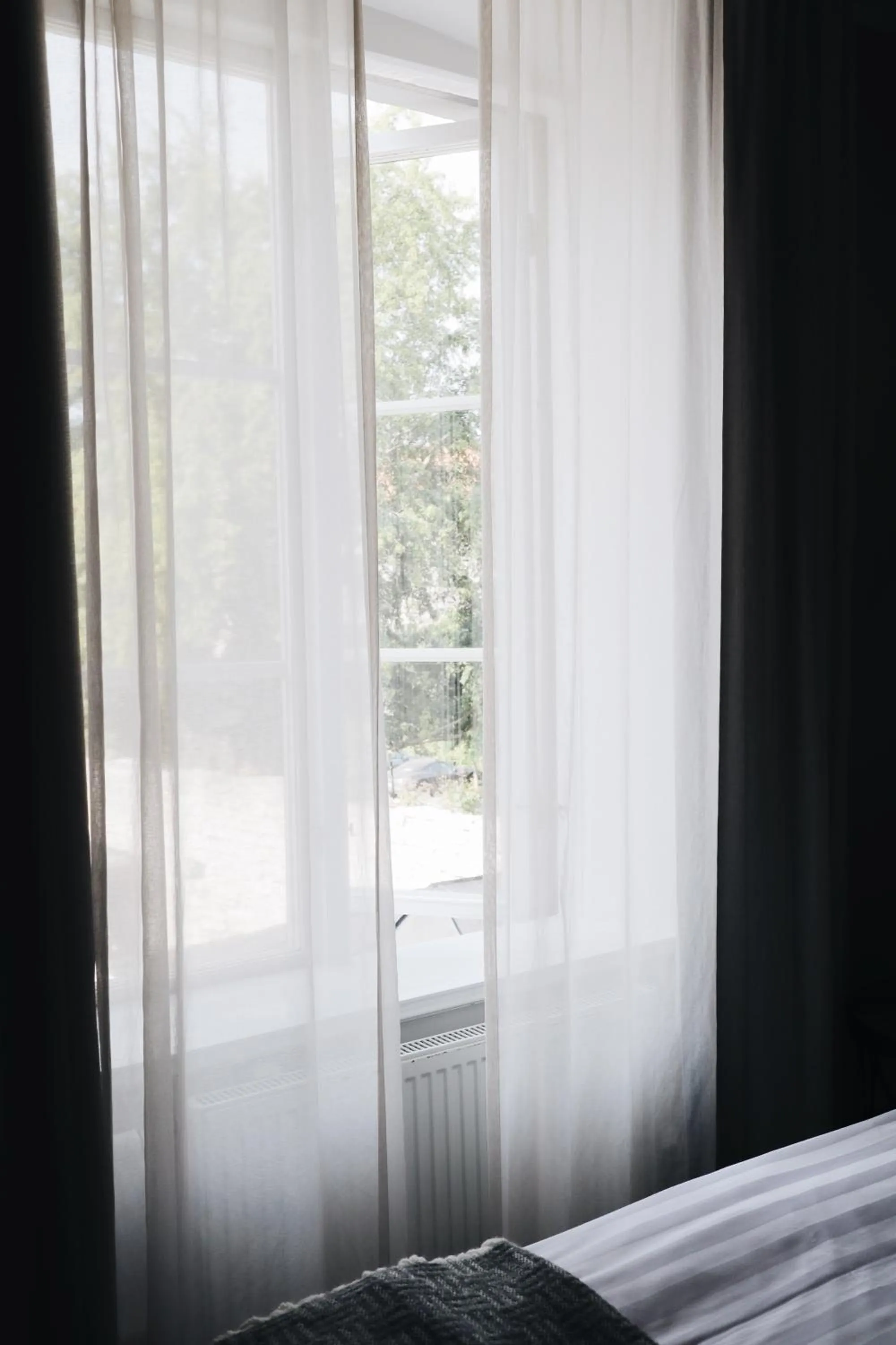 Garden view, Bed in Kalk Hotel