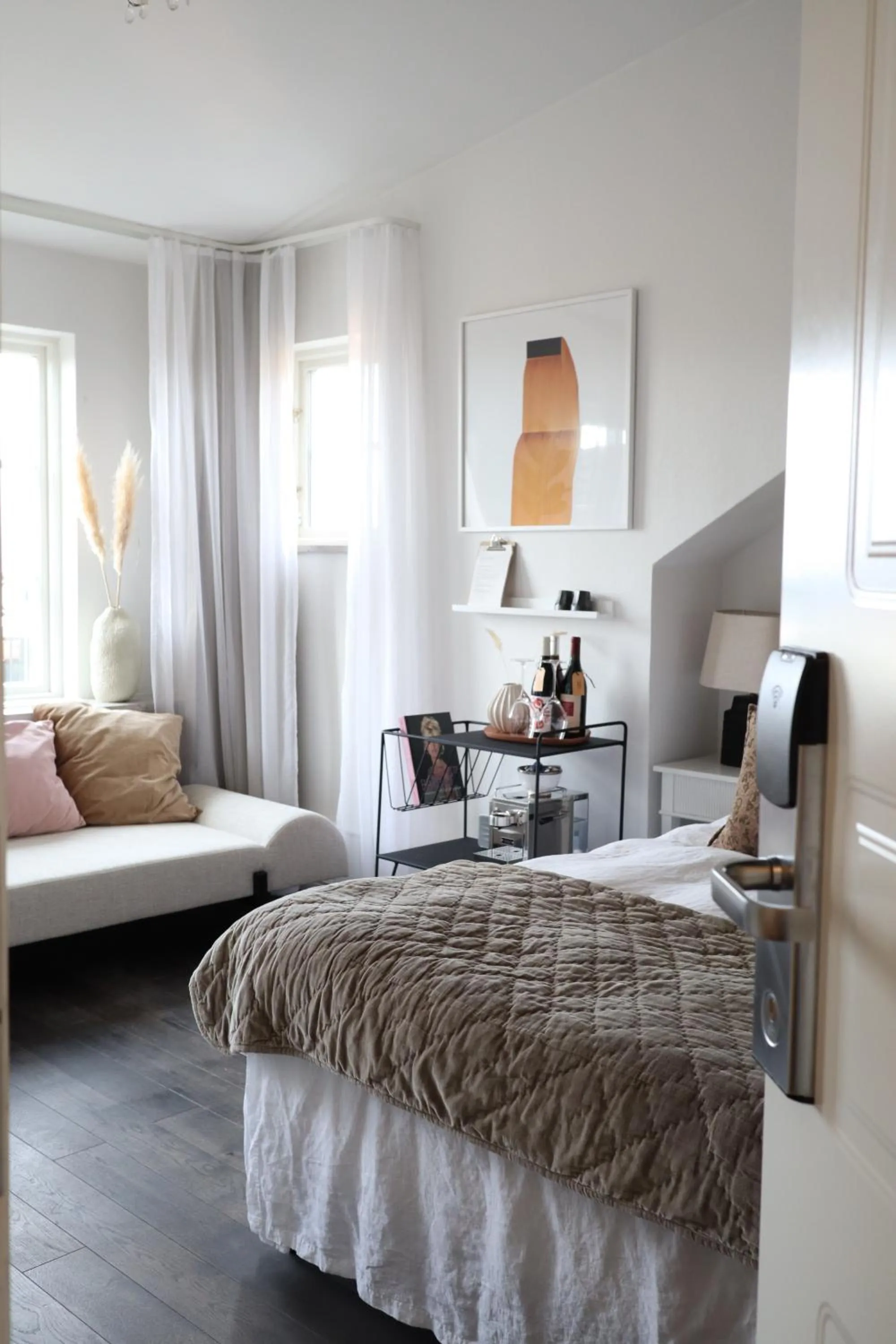 Property building, Bed in Kalk Hotel