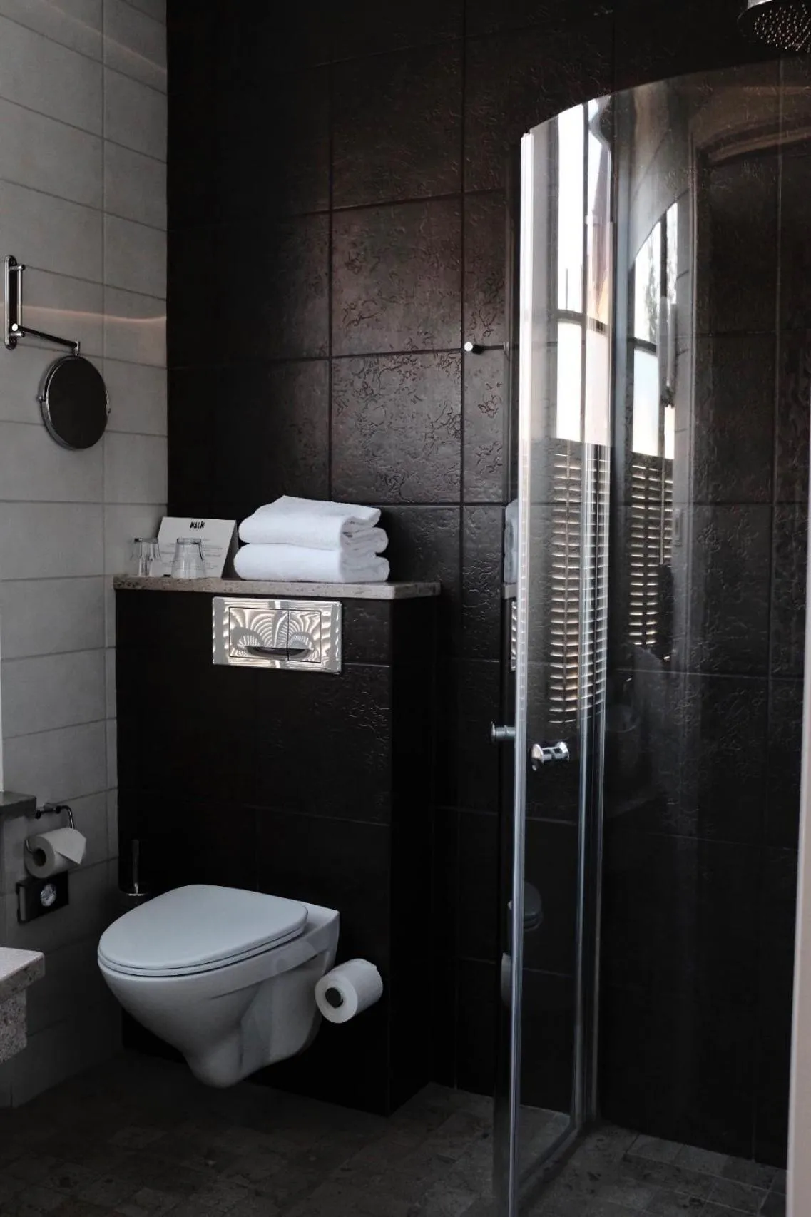 Shower in Kalk Hotel