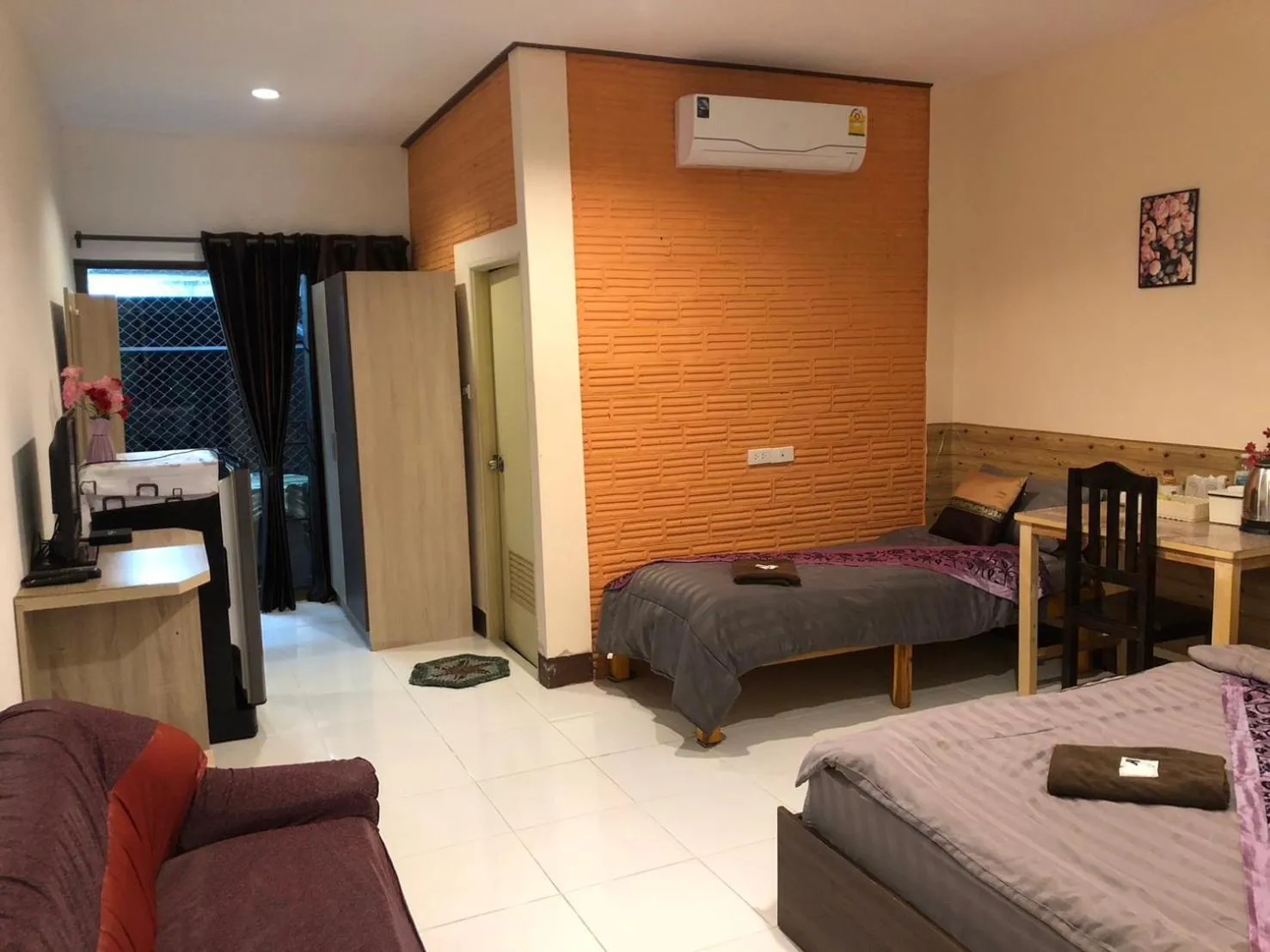 Bed in โรงแรมแสนดีเพลส เมาเท่นวิว จอมทอง