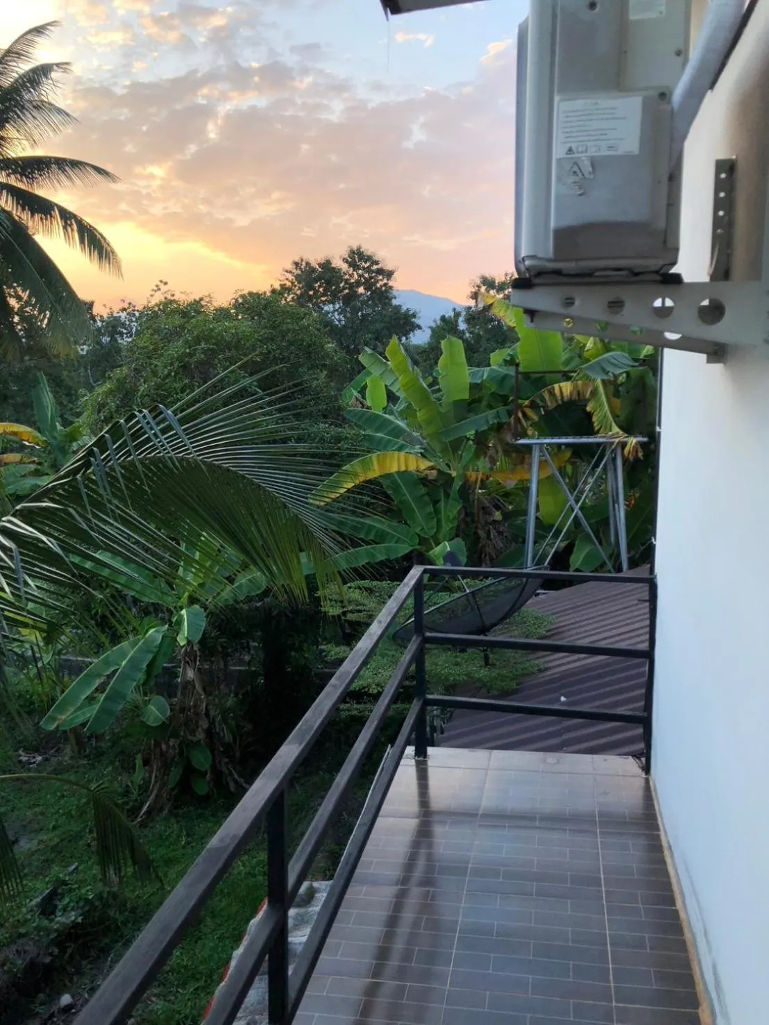 โรงแรมแสนดีเพลส เมาเท่นวิว จอมทอง