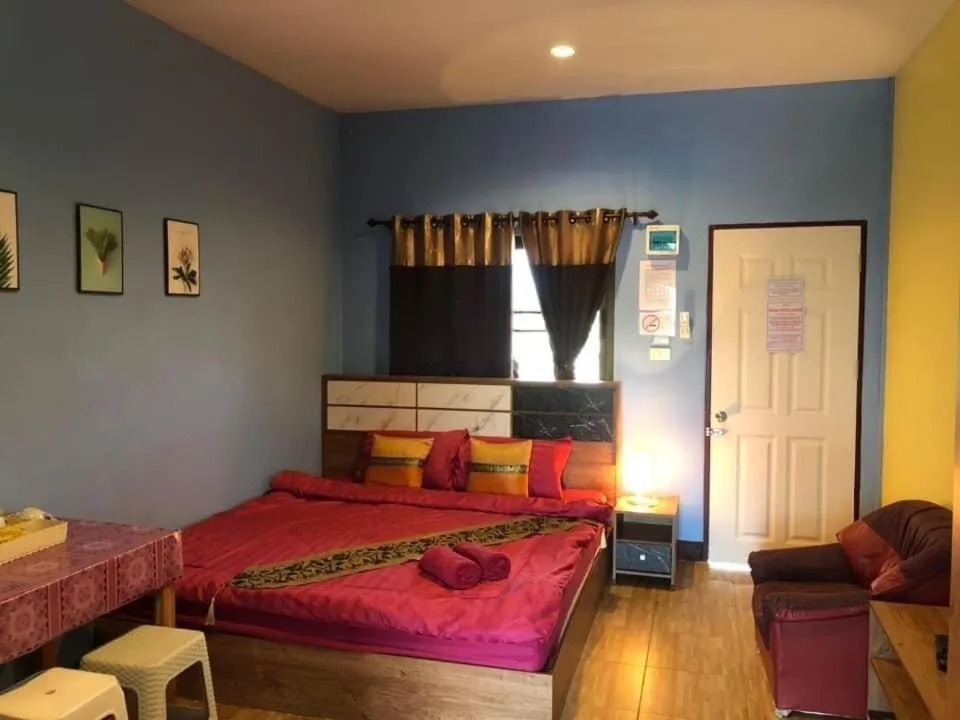 Bed in โรงแรมแสนดีเพลส เมาเท่นวิว จอมทอง