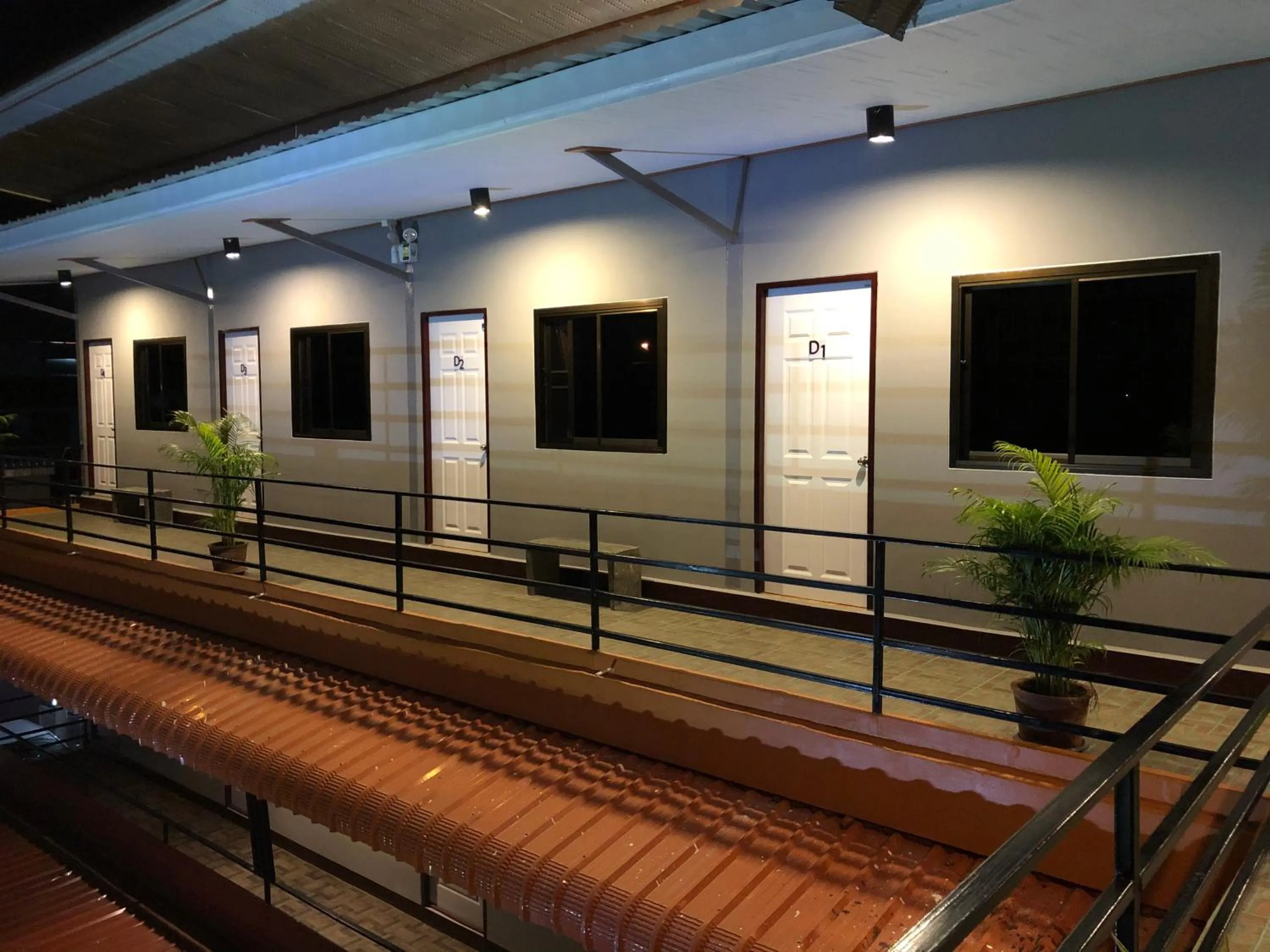 โรงแรมแสนดีเพลส เมาเท่นวิว จอมทอง