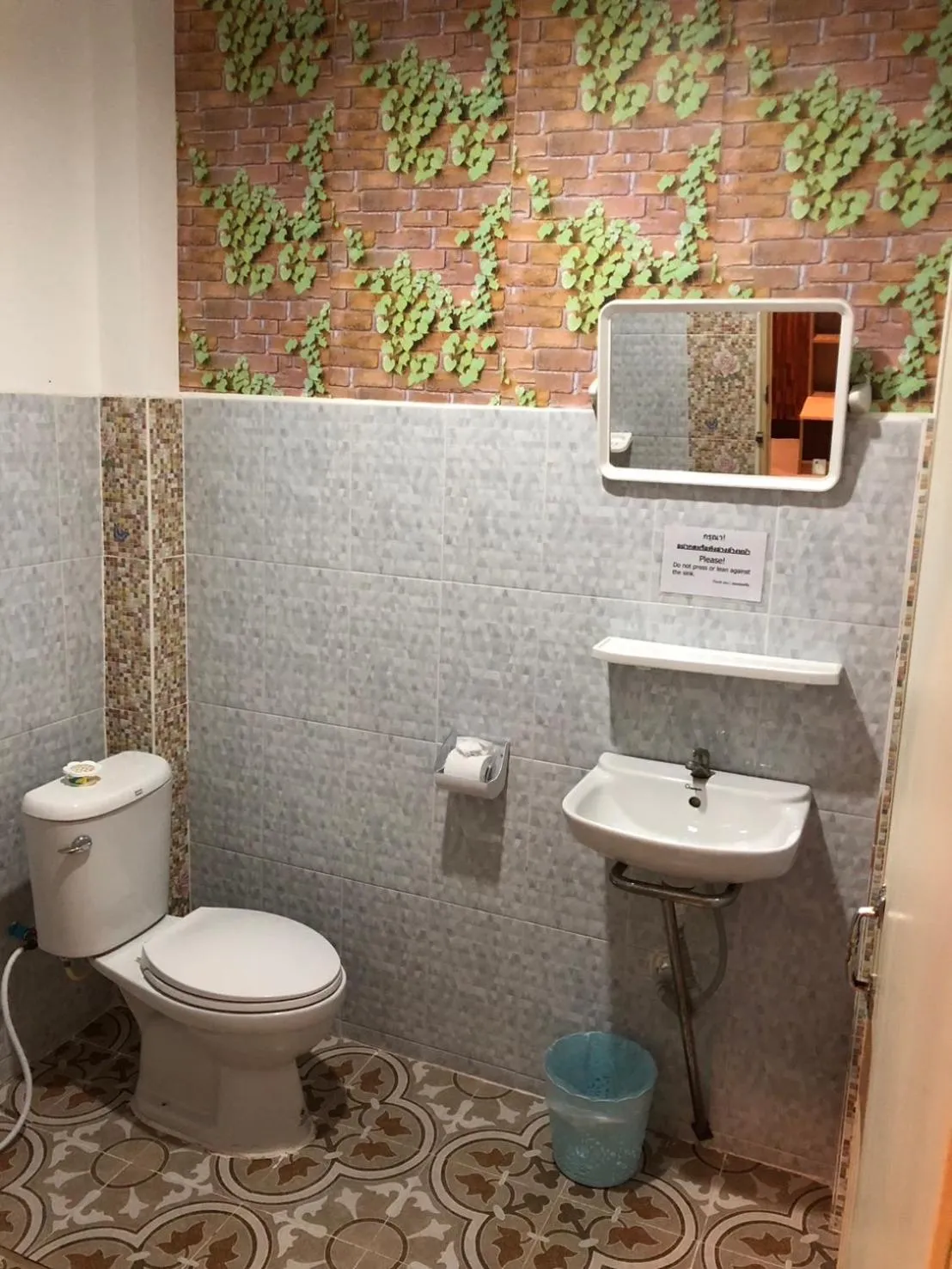 โรงแรมแสนดีเพลส เมาเท่นวิว จอมทอง