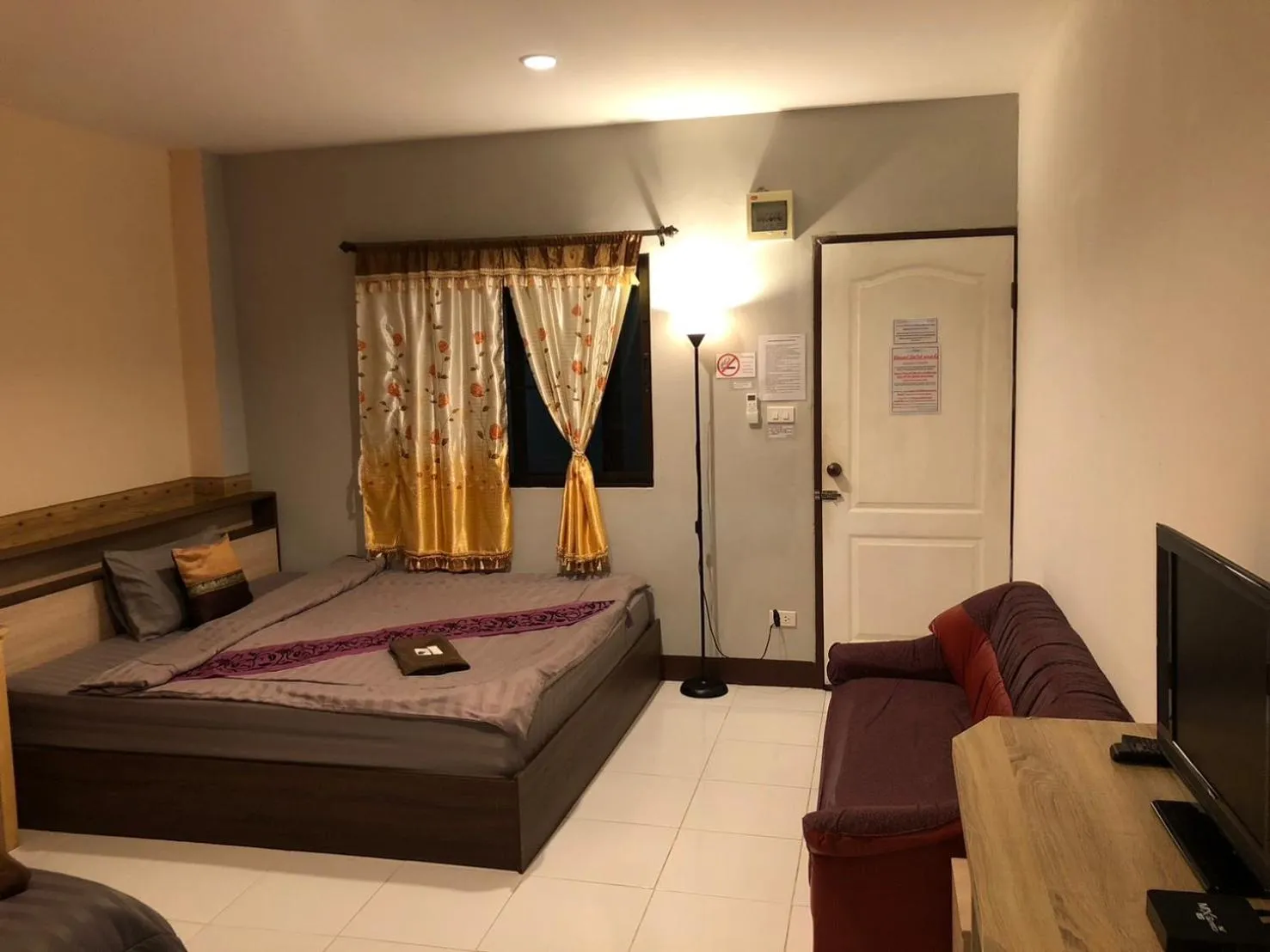 Bed in โรงแรมแสนดีเพลส เมาเท่นวิว จอมทอง