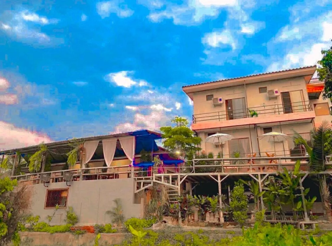 โรงแรมแสนดีเพลส เมาเท่นวิว จอมทอง