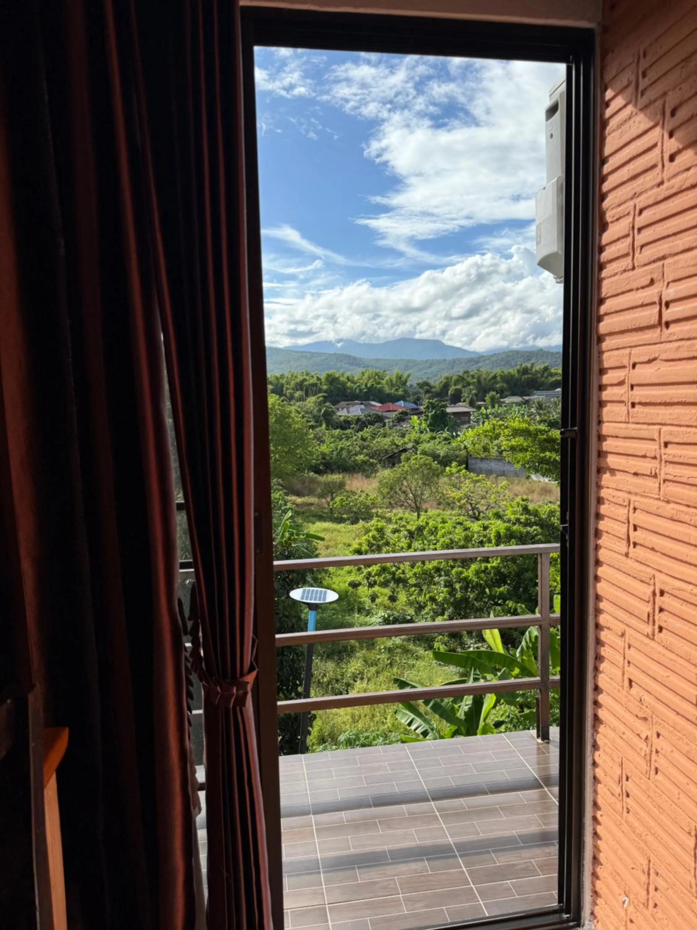 Sandee Place Mountain View Hotel โรงแรมแสนดีเพลส เมาเท่นวิว จอมทอง