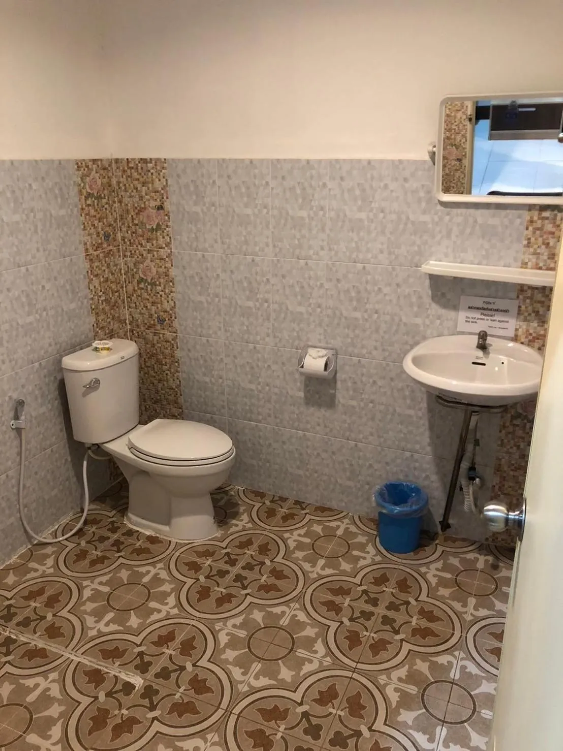 โรงแรมแสนดีเพลส เมาเท่นวิว จอมทอง