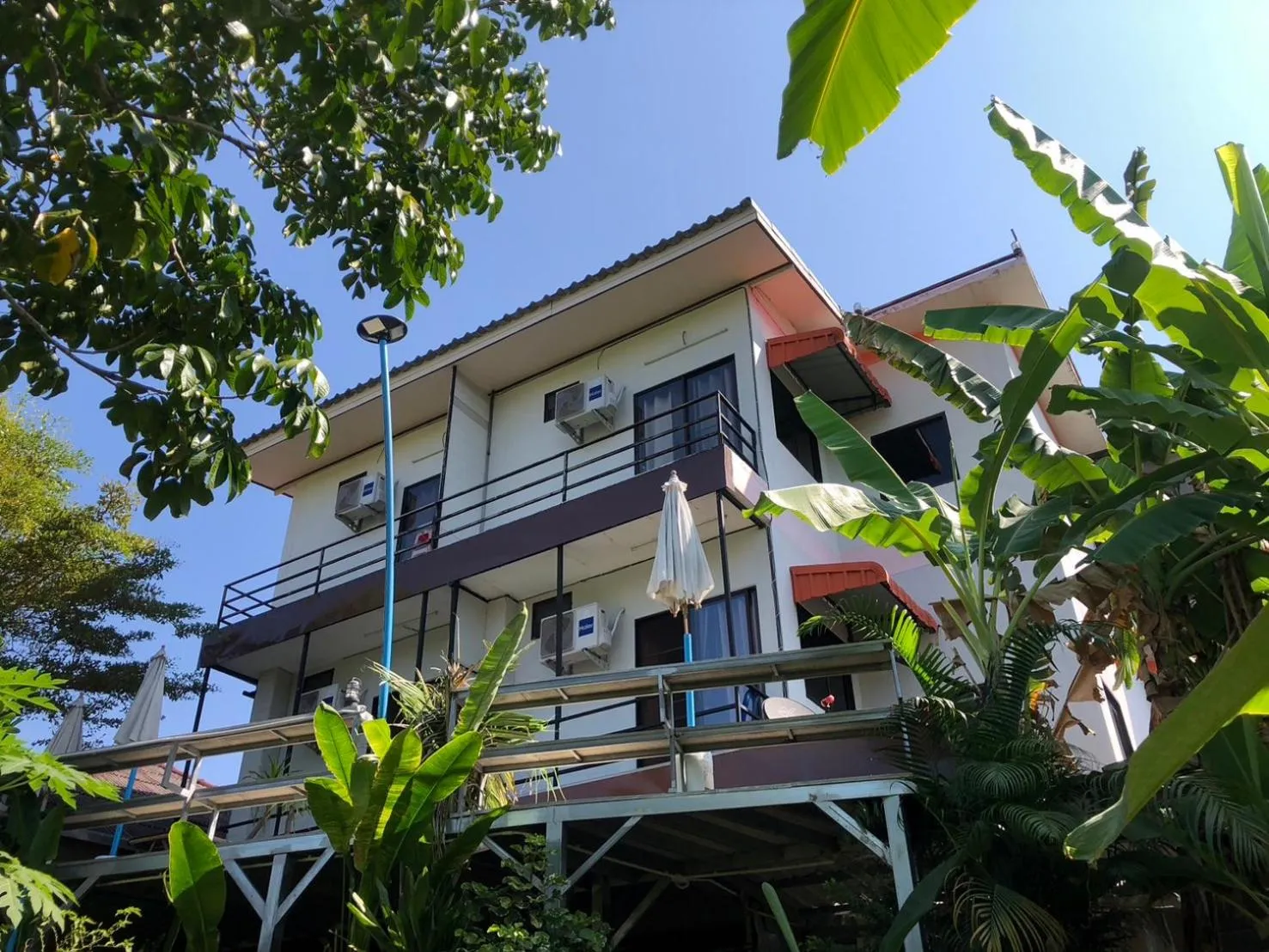 โรงแรมแสนดีเพลส เมาเท่นวิว จอมทอง