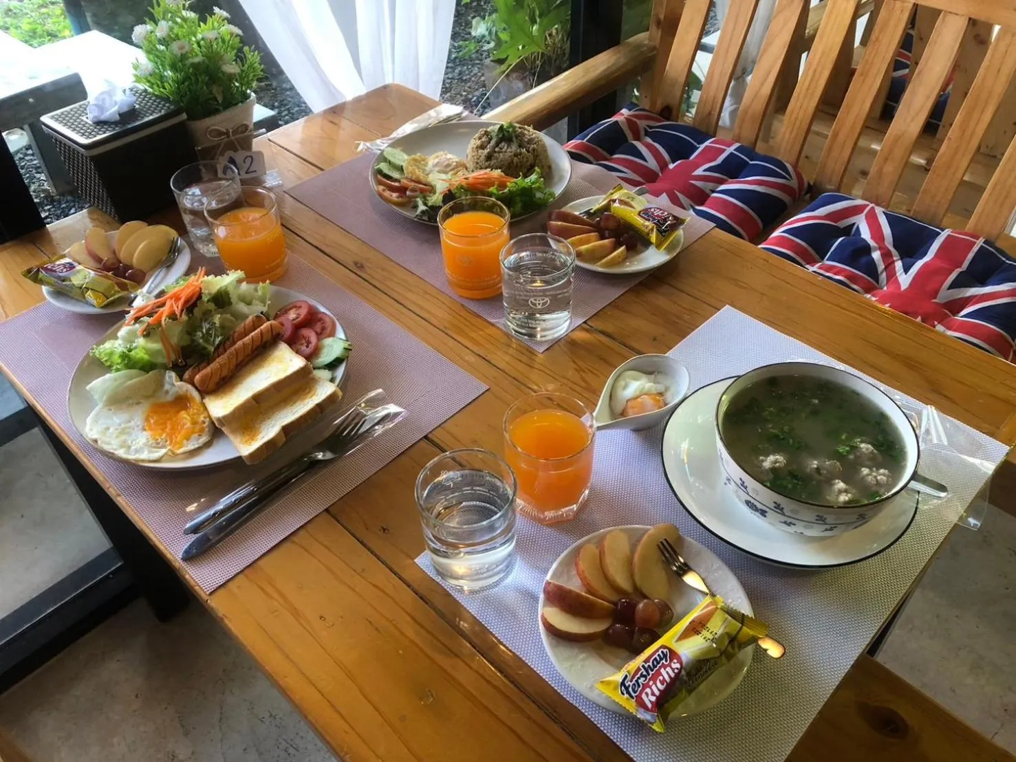 Breakfast in โรงแรมแสนดีเพลส เมาเท่นวิว จอมทอง