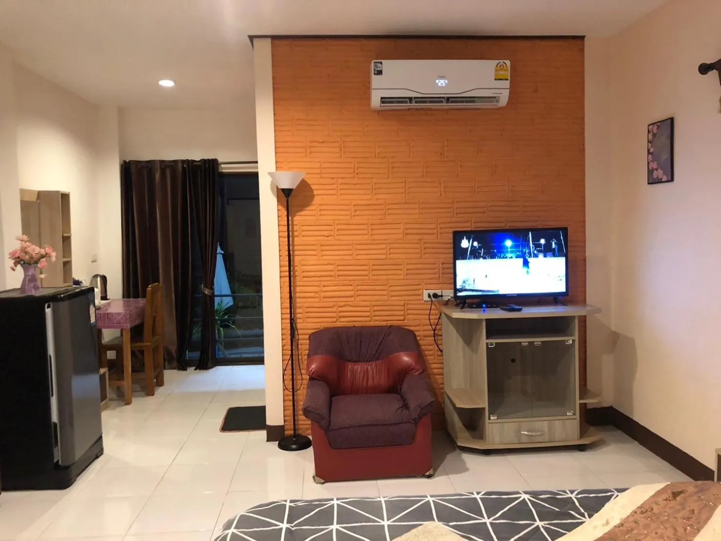 โรงแรมแสนดีเพลส เมาเท่นวิว จอมทอง