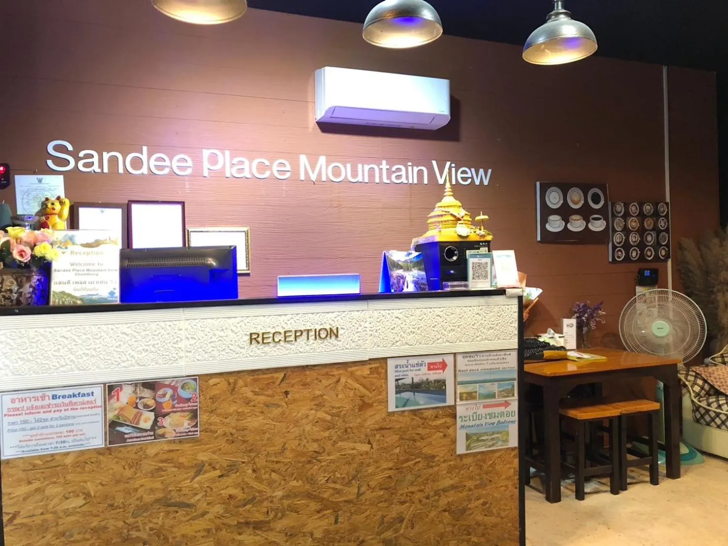 Lobby or reception in โรงแรมแสนดีเพลส เมาเท่นวิว จอมทอง