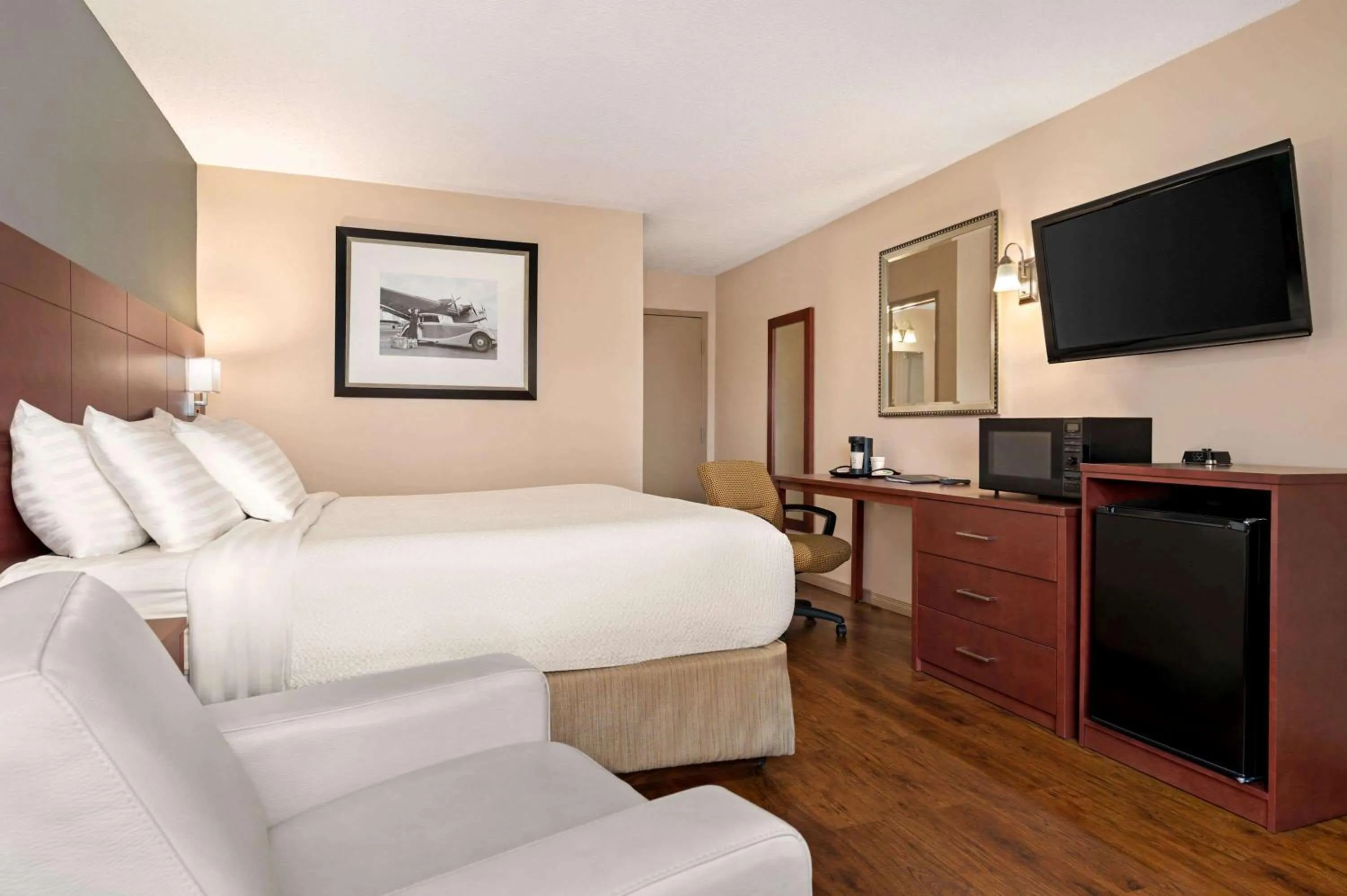 Photo of the whole room, Bed in Days Inn by Wyndham Fredericton