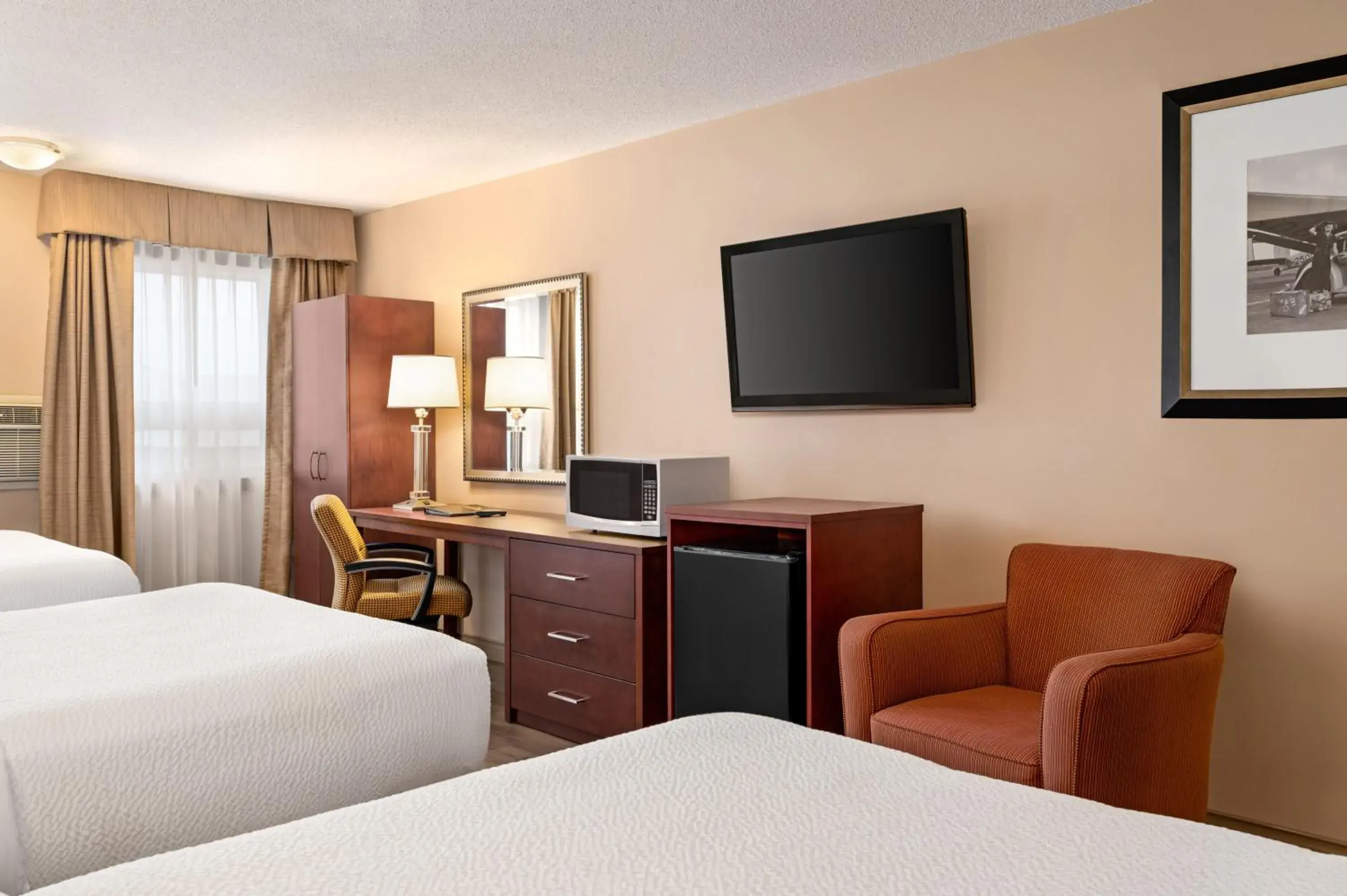 Double Room with Three Double Beds - Non-Smoking in Days Inn by Wyndham Fredericton Double Room with Three Double Beds - Non-Smoking in Days Inn by Wyndham Fredericton