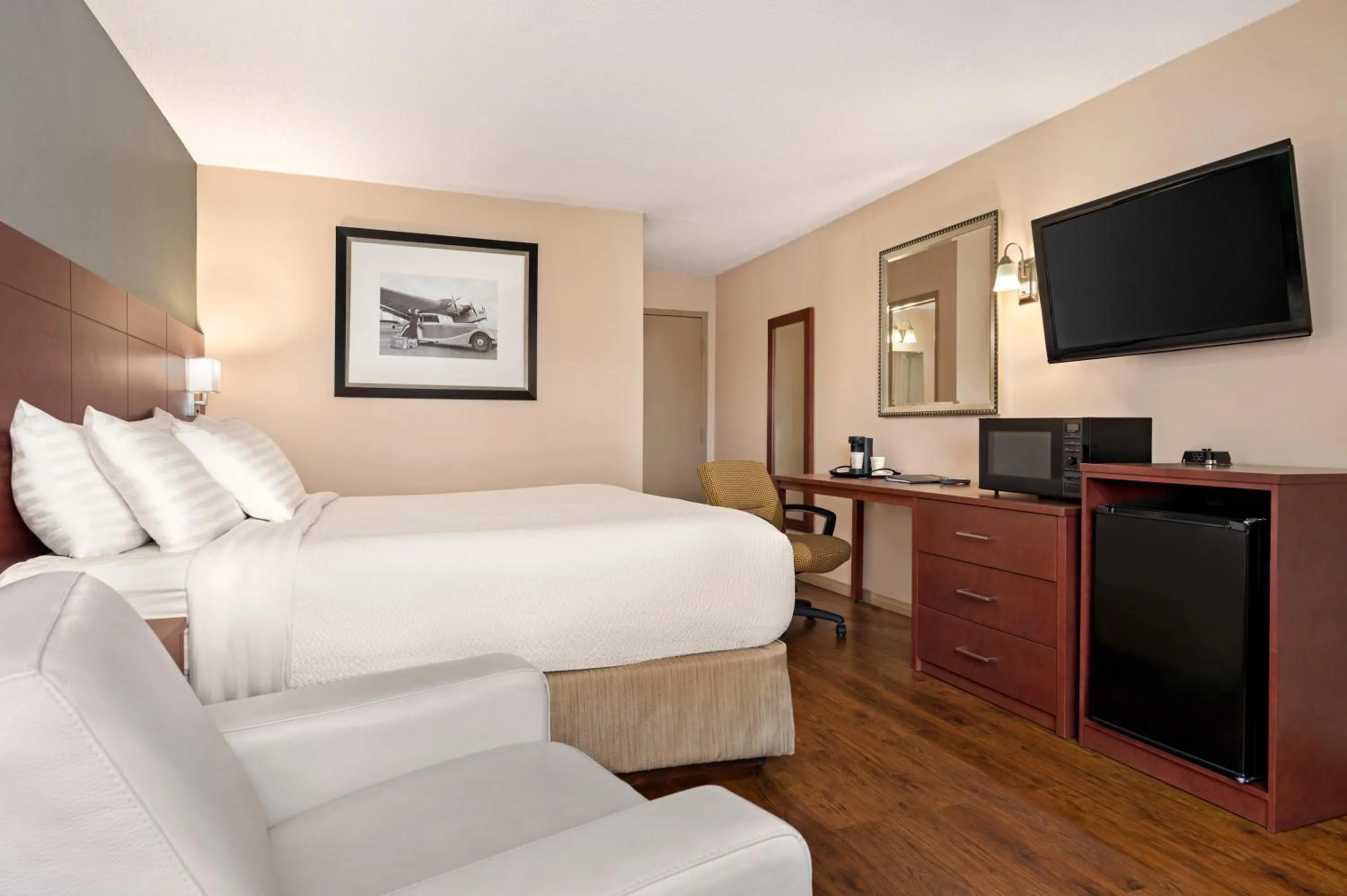 Photo of the whole room, Bed in Days Inn by Wyndham Fredericton