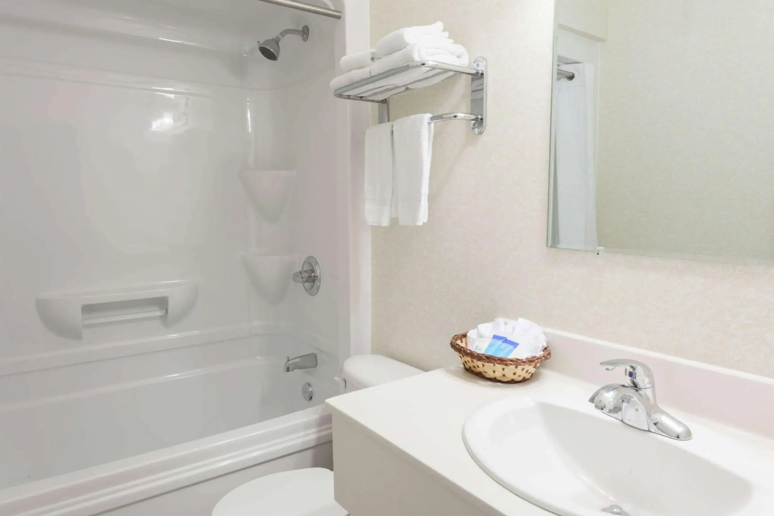 Suite with Two Queen Beds - Non-Smoking in Days Inn by Wyndham Fredericton Suite with Two Queen Beds - Non-Smoking in Days Inn by Wyndham Fredericton