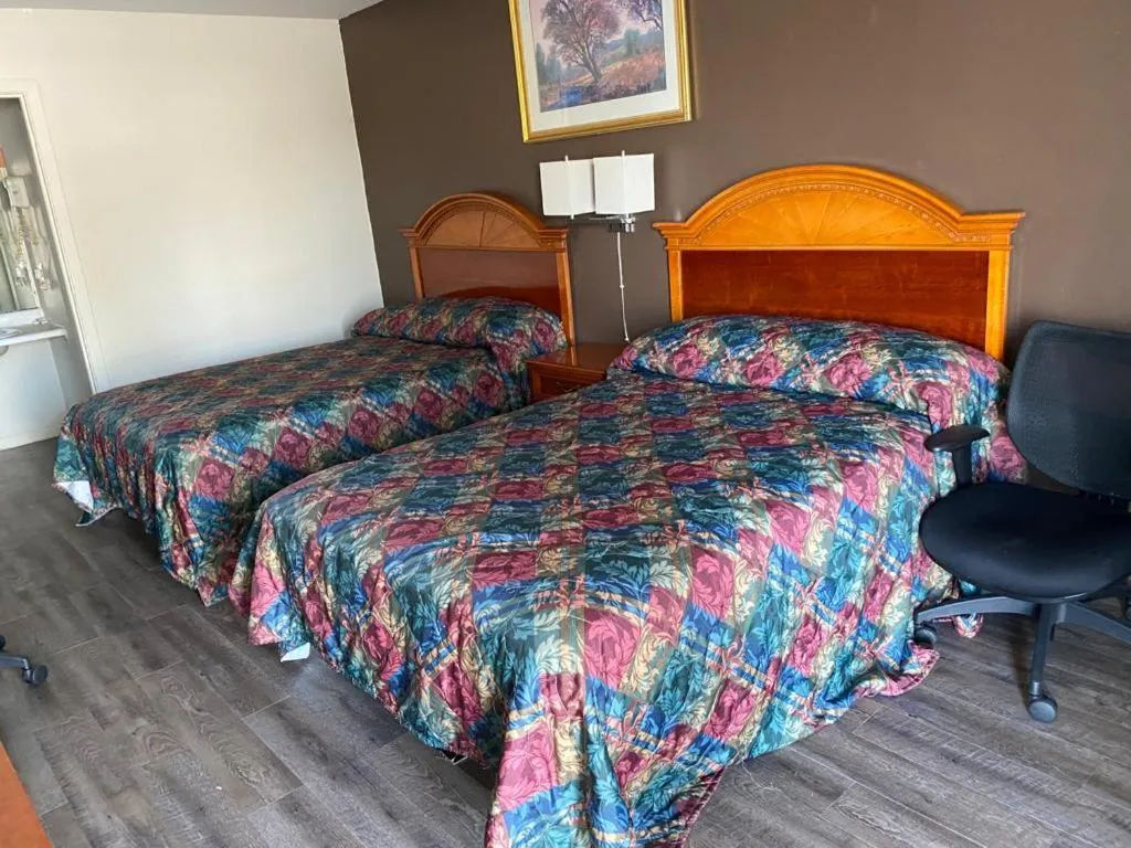 Bed in Country Club Inn & Suites