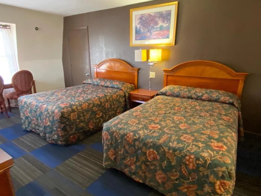 Bed in Country Club Inn & Suites