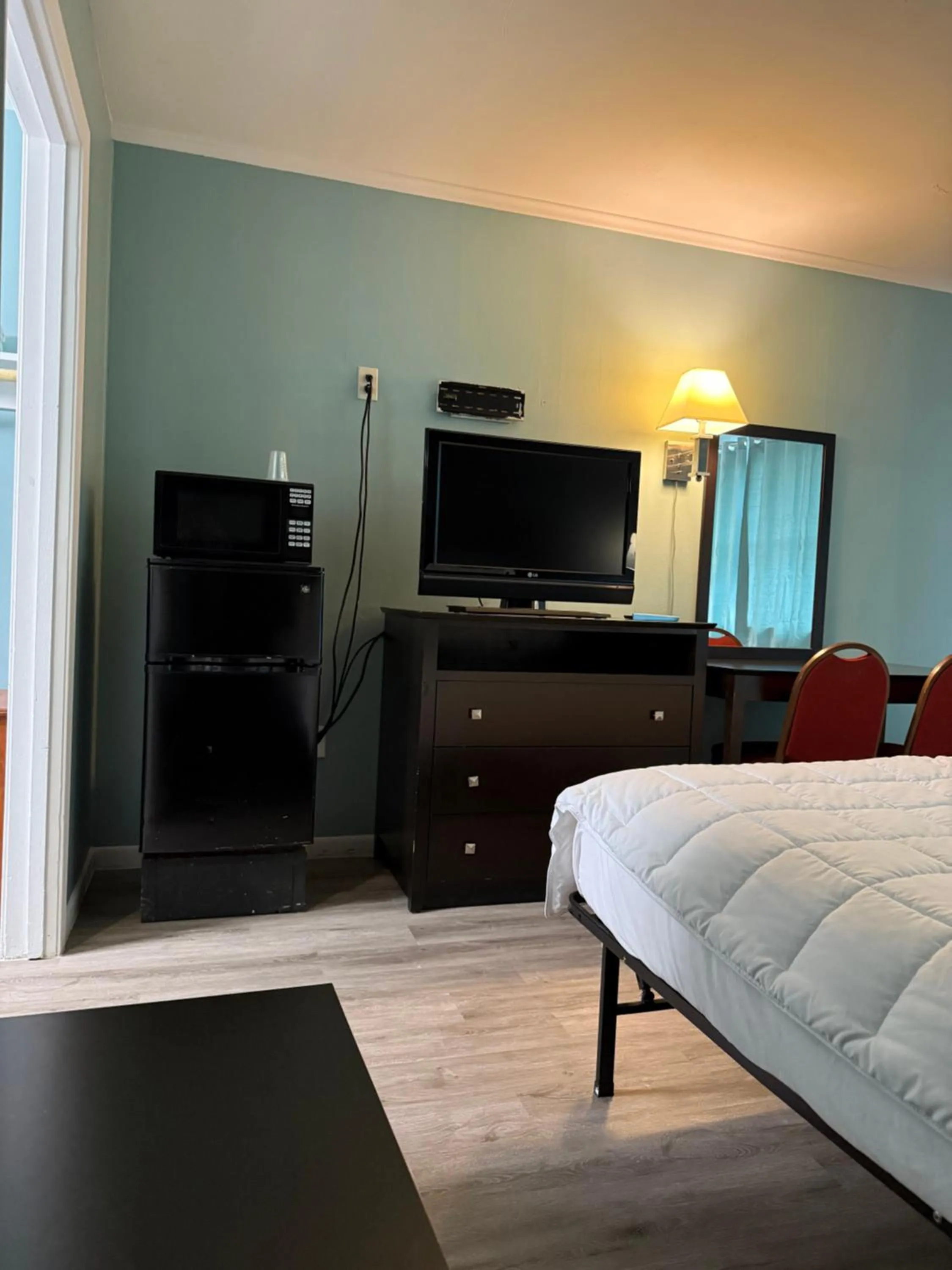 Bed in Country Club Inn & Suites