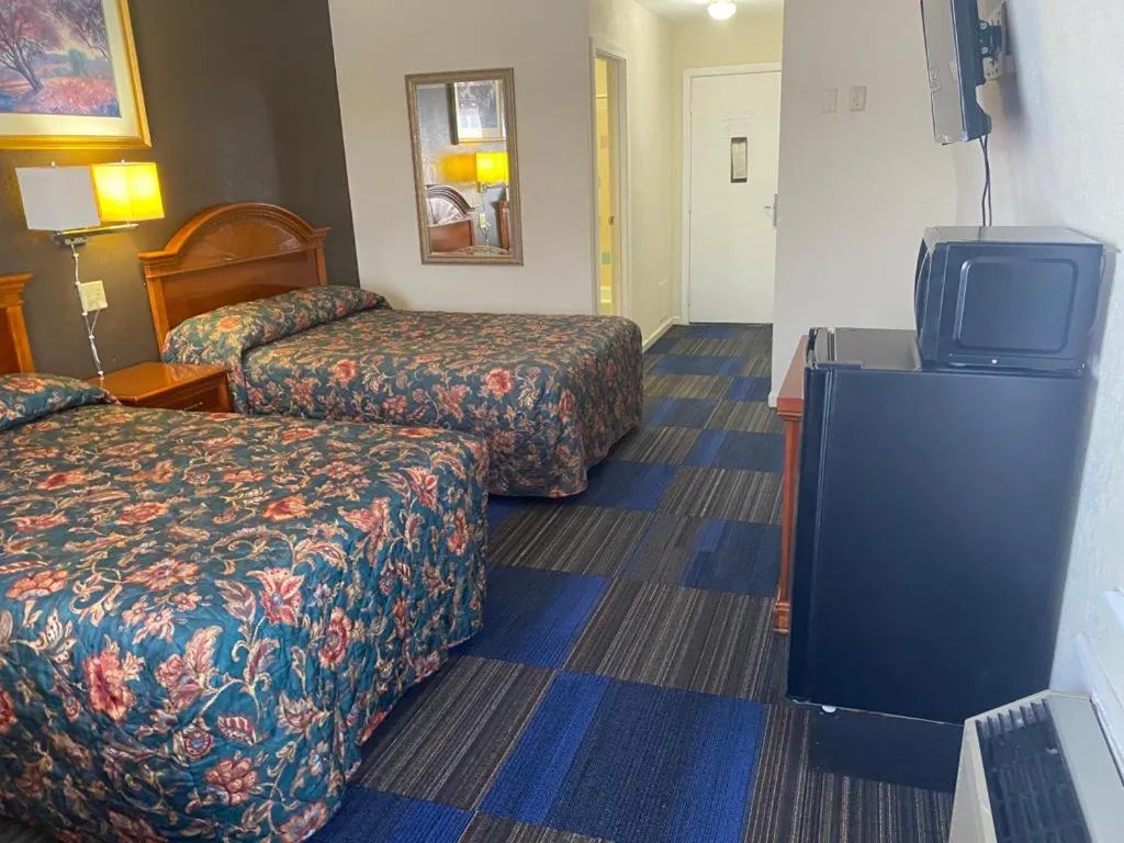 Bed in Country Club Inn & Suites