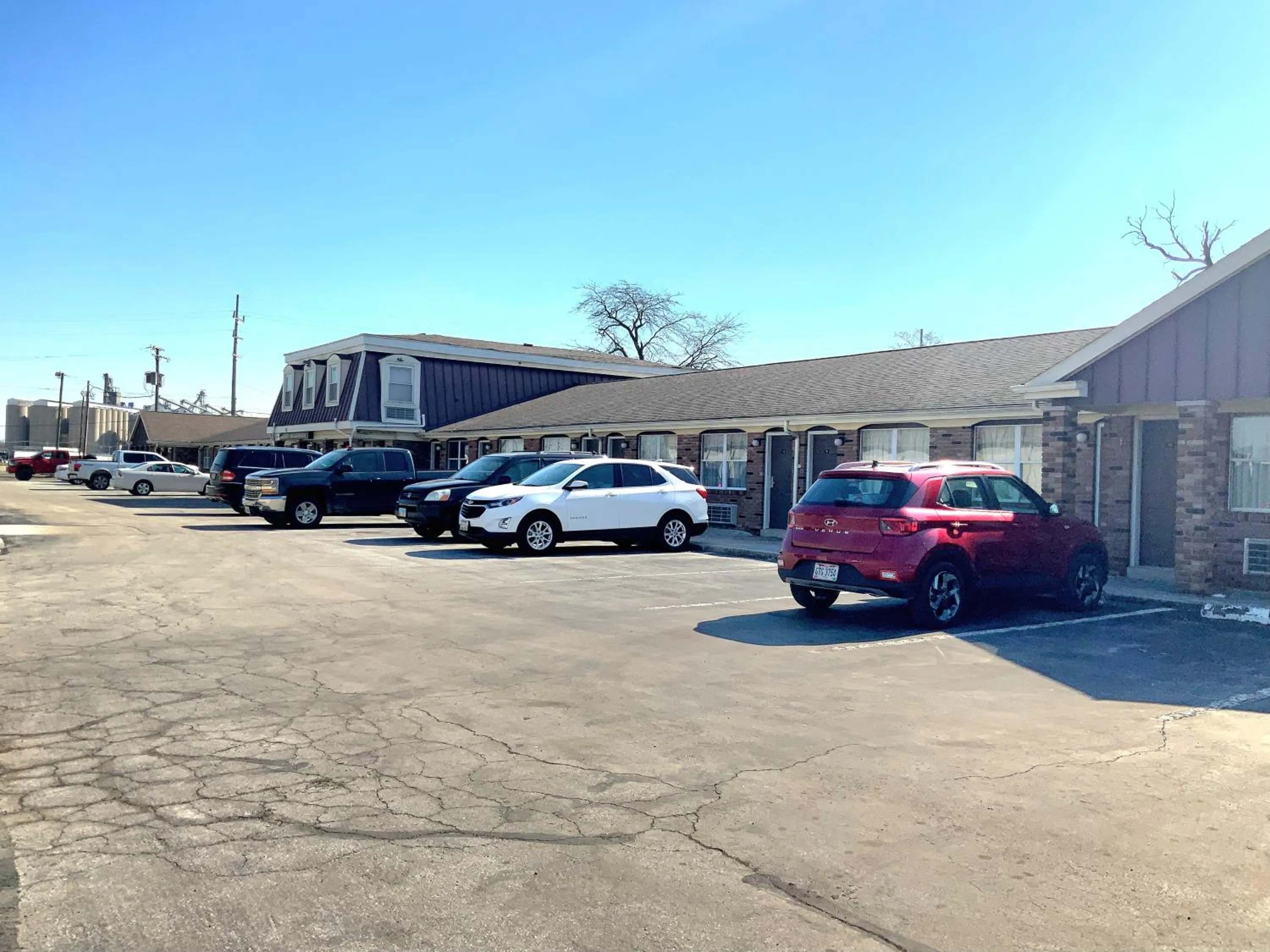 Property building in Country Club Inn & Suites