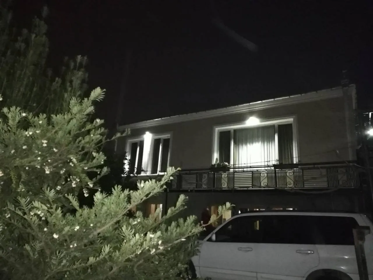 Property building in Guesthouse Hill Side