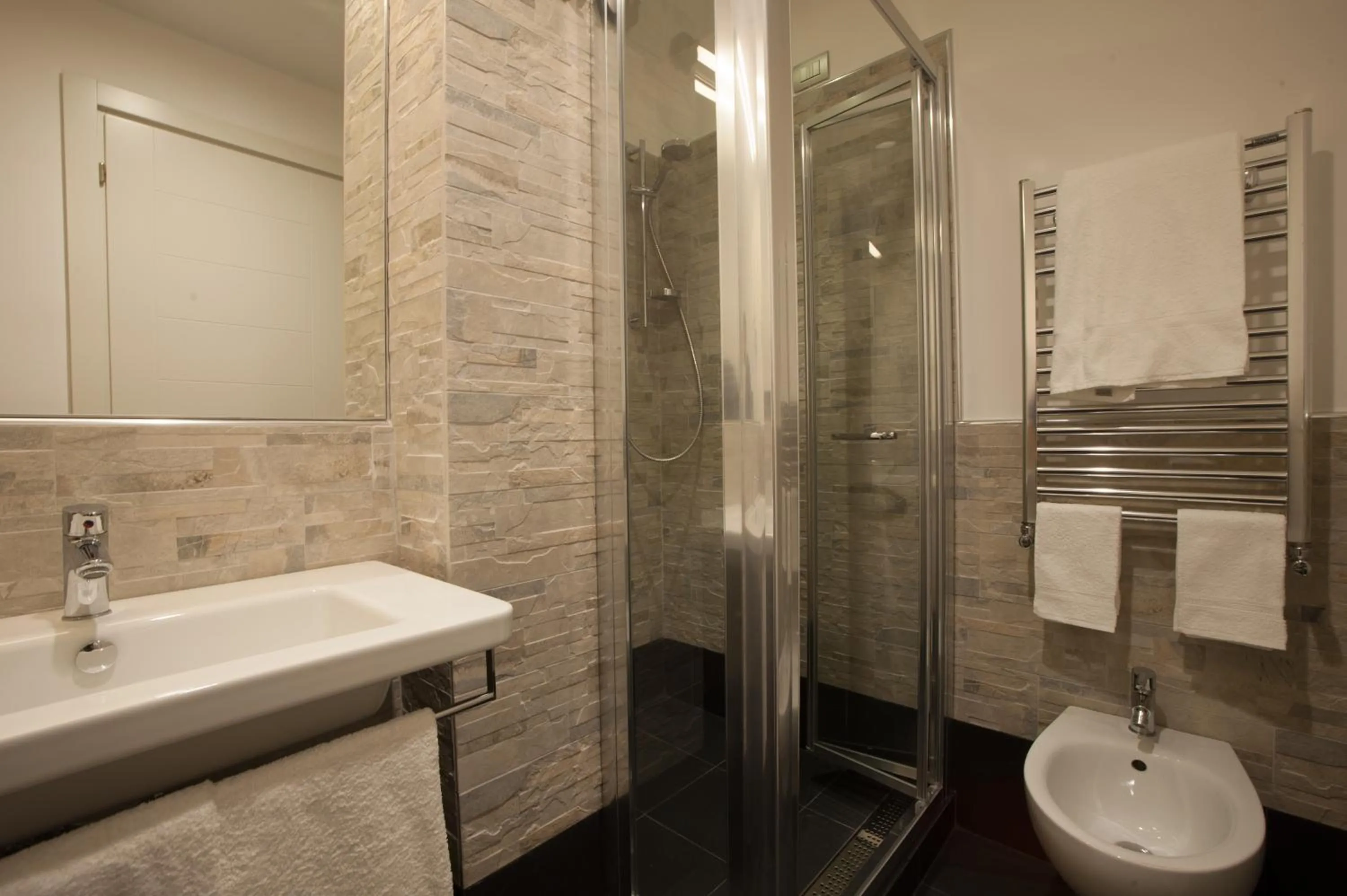 Shower in Residenza Talenti Superior Rooms